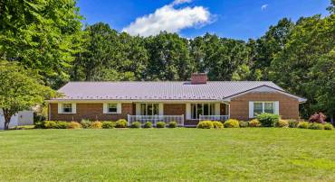 192 SANDY RIDGE RD, WAYNESBORO, Virginia 22801, 4 Bedrooms Bedrooms, ,3 BathroomsBathrooms,Residential,192 SANDY RIDGE RD,666026 MLS # 666026