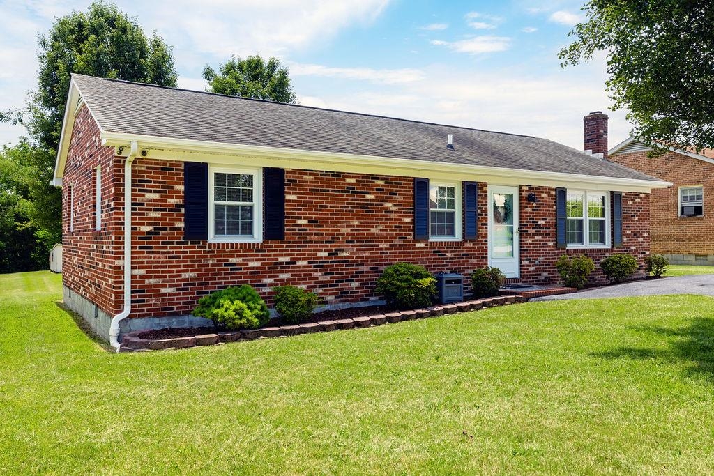 81 EASTGATE DR, VERONA, Virginia 24482, 3 Bedrooms Bedrooms, ,1 BathroomBathrooms,Residential,81 EASTGATE DR,666027 MLS # 666027