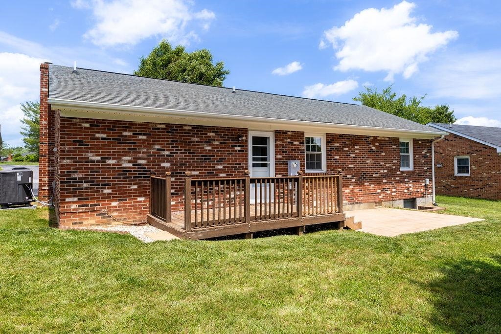 81 EASTGATE DR, VERONA, Virginia 24482, 3 Bedrooms Bedrooms, ,1 BathroomBathrooms,Residential,81 EASTGATE DR,666027 MLS # 666027