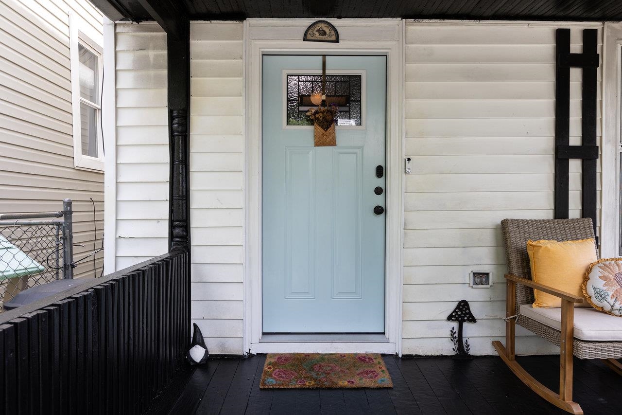 215 RICHARDSON ST, STAUNTON, Virginia 24401, 3 Bedrooms Bedrooms, ,1 BathroomBathrooms,Residential,215 RICHARDSON ST,666028 MLS # 666028
