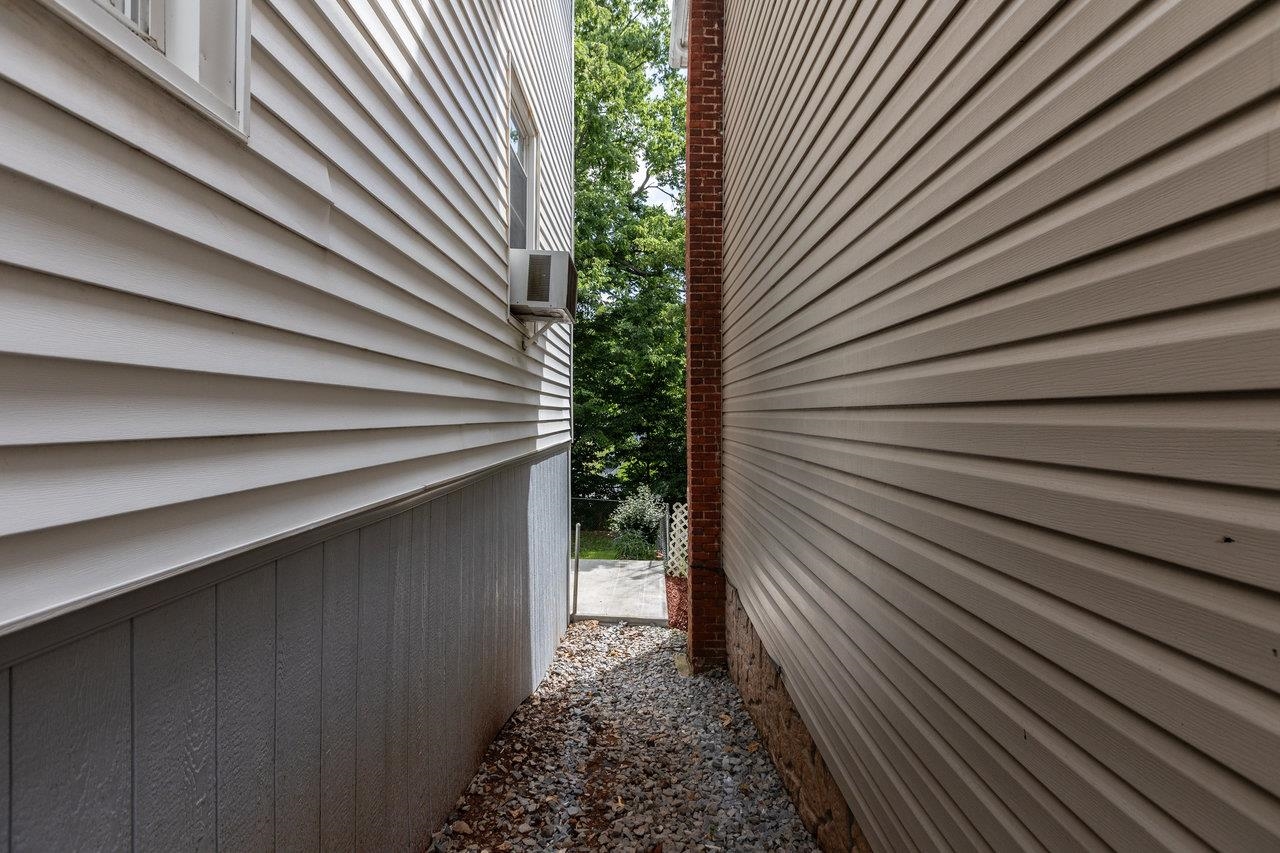 215 RICHARDSON ST, STAUNTON, Virginia 24401, 3 Bedrooms Bedrooms, ,1 BathroomBathrooms,Residential,215 RICHARDSON ST,666028 MLS # 666028