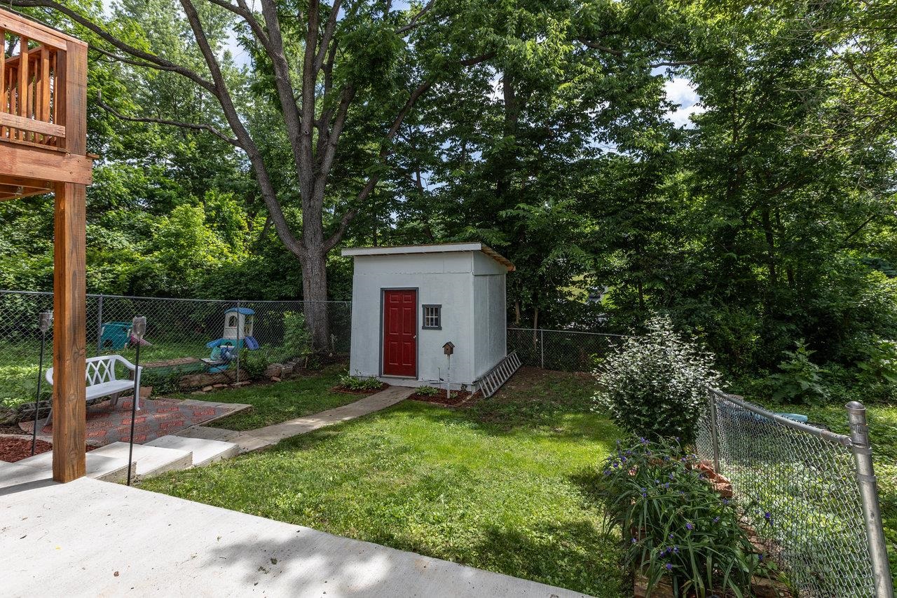 215 RICHARDSON ST, STAUNTON, Virginia 24401, 3 Bedrooms Bedrooms, ,1 BathroomBathrooms,Residential,215 RICHARDSON ST,666028 MLS # 666028