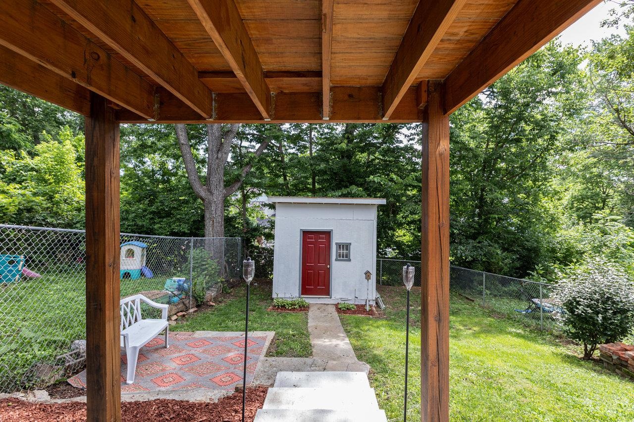 215 RICHARDSON ST, STAUNTON, Virginia 24401, 3 Bedrooms Bedrooms, ,1 BathroomBathrooms,Residential,215 RICHARDSON ST,666028 MLS # 666028
