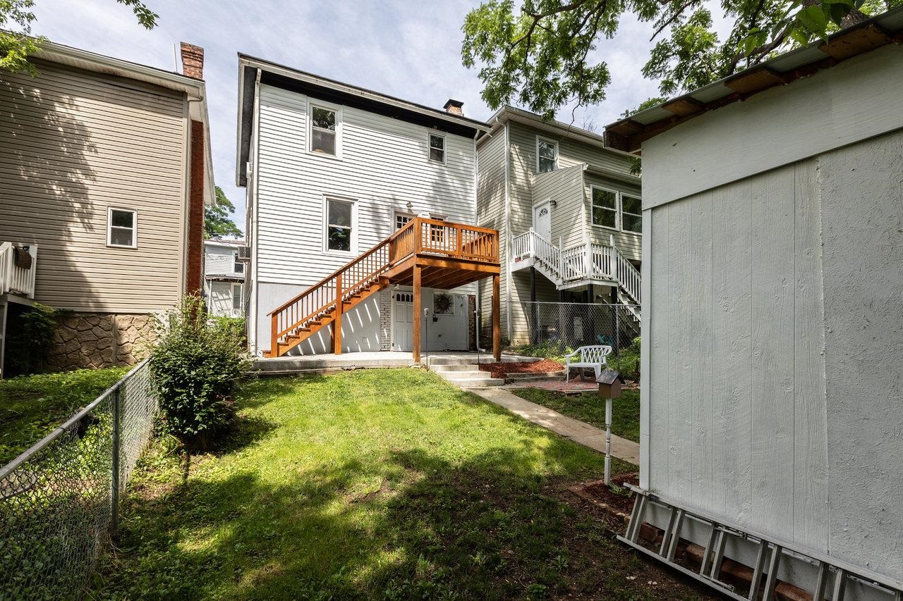 215 RICHARDSON ST, STAUNTON, Virginia 24401, 3 Bedrooms Bedrooms, ,1 BathroomBathrooms,Residential,215 RICHARDSON ST,666028 MLS # 666028