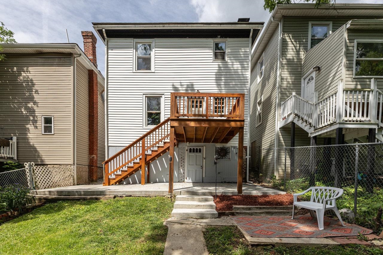 215 RICHARDSON ST, STAUNTON, Virginia 24401, 3 Bedrooms Bedrooms, ,1 BathroomBathrooms,Residential,215 RICHARDSON ST,666028 MLS # 666028