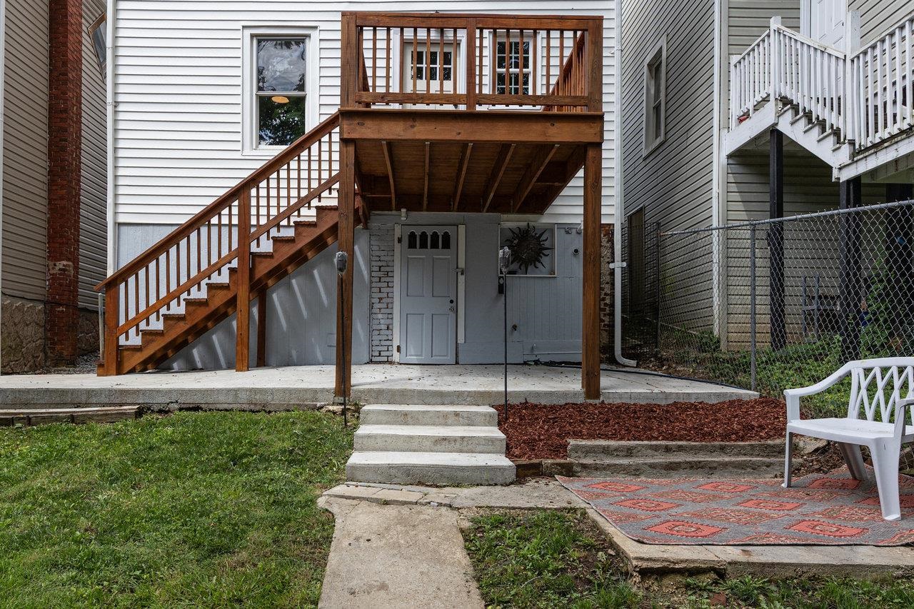 215 RICHARDSON ST, STAUNTON, Virginia 24401, 3 Bedrooms Bedrooms, ,1 BathroomBathrooms,Residential,215 RICHARDSON ST,666028 MLS # 666028