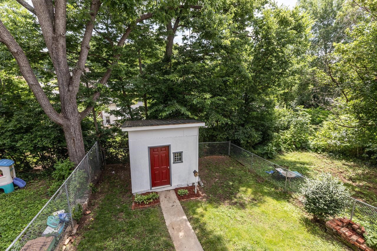 215 RICHARDSON ST, STAUNTON, Virginia 24401, 3 Bedrooms Bedrooms, ,1 BathroomBathrooms,Residential,215 RICHARDSON ST,666028 MLS # 666028