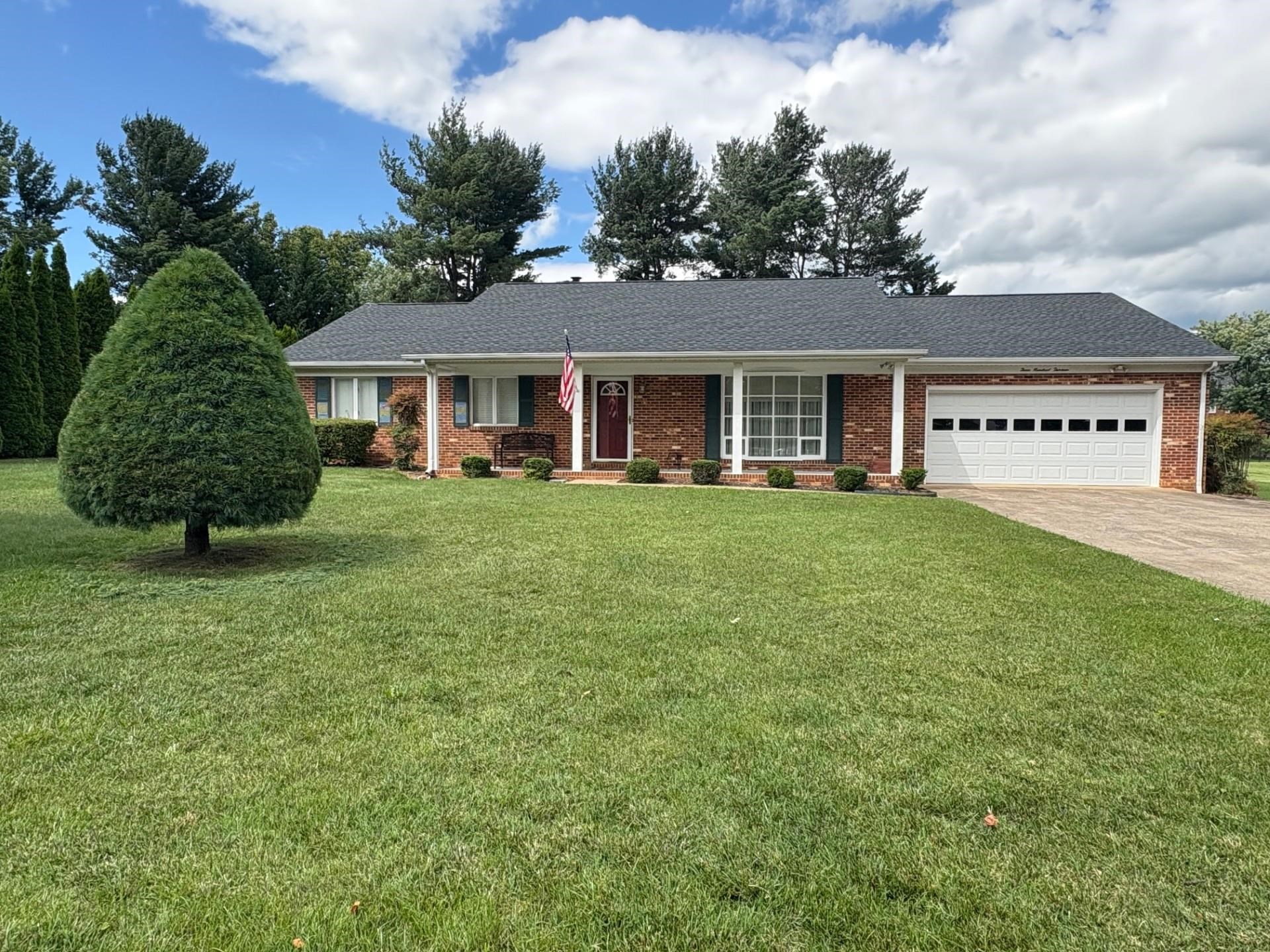 313 STONEWALL DR, WAYNESBORO, Virginia 22980, 3 Bedrooms Bedrooms, ,2 BathroomsBathrooms,Residential,313 STONEWALL DR,666029 MLS # 666029
