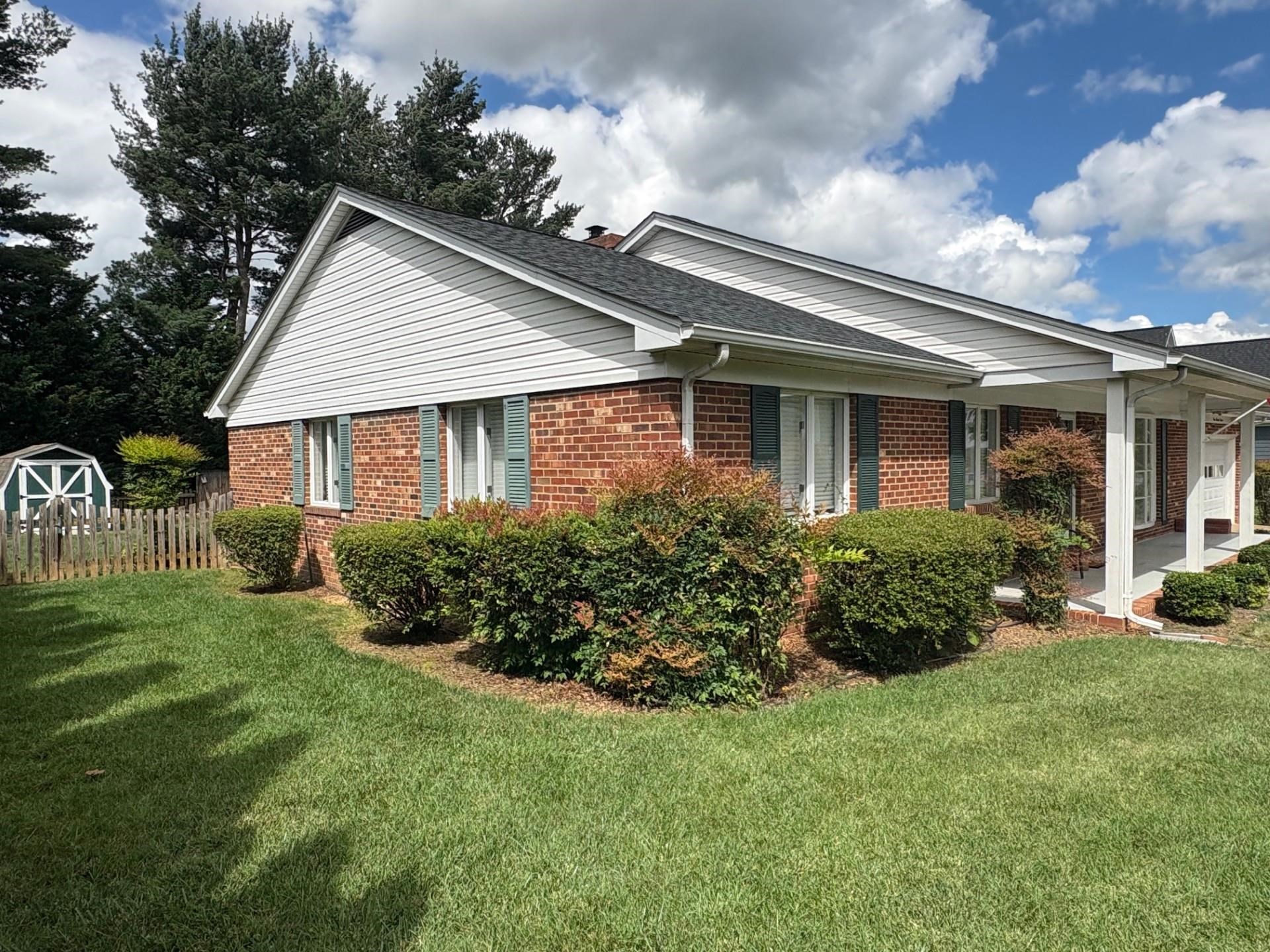 313 STONEWALL DR, WAYNESBORO, Virginia 22980, 3 Bedrooms Bedrooms, ,2 BathroomsBathrooms,Residential,313 STONEWALL DR,666029 MLS # 666029