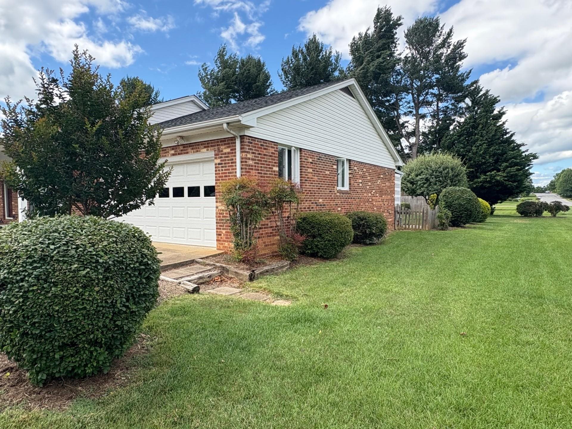 313 STONEWALL DR, WAYNESBORO, Virginia 22980, 3 Bedrooms Bedrooms, ,2 BathroomsBathrooms,Residential,313 STONEWALL DR,666029 MLS # 666029