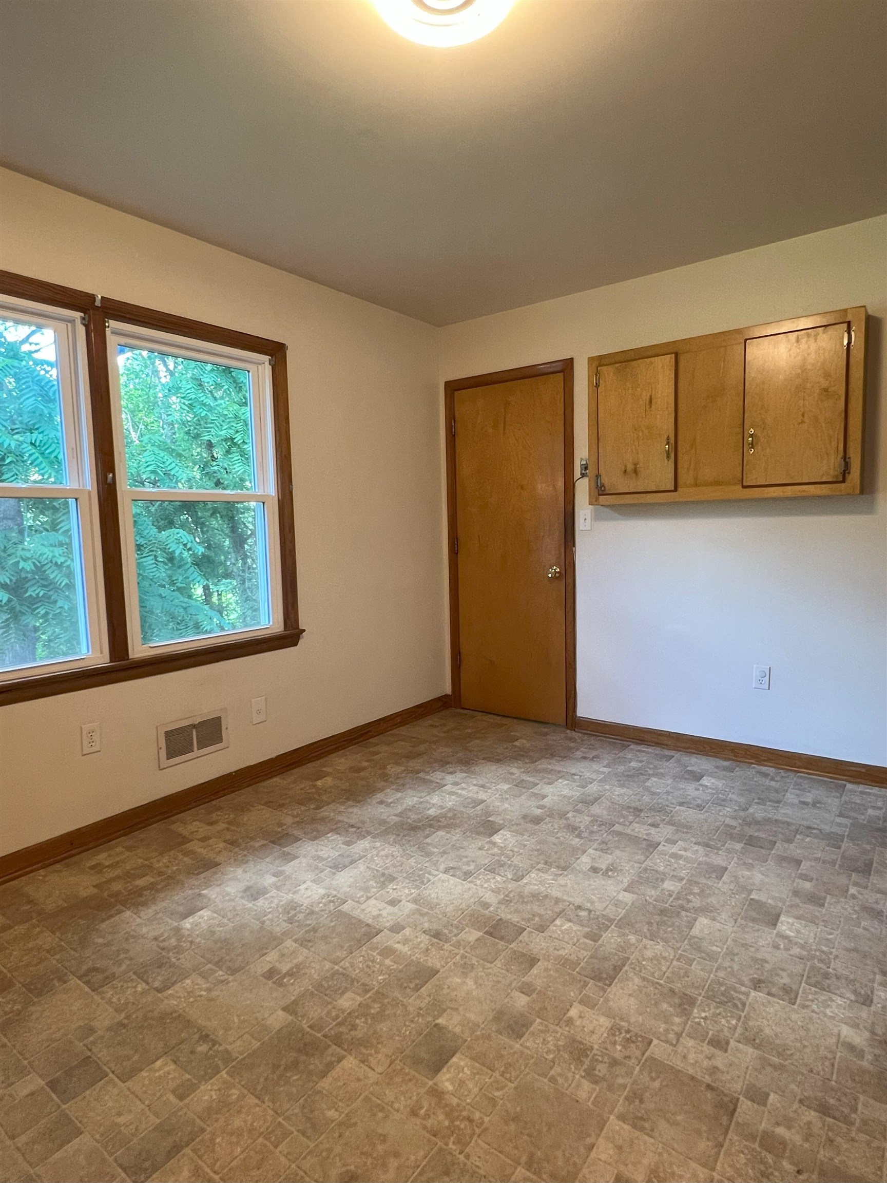 414 DEVON RD, STAUNTON, Virginia 24401, 3 Bedrooms Bedrooms, ,1 BathroomBathrooms,Residential,414 DEVON RD,666030 MLS # 666030