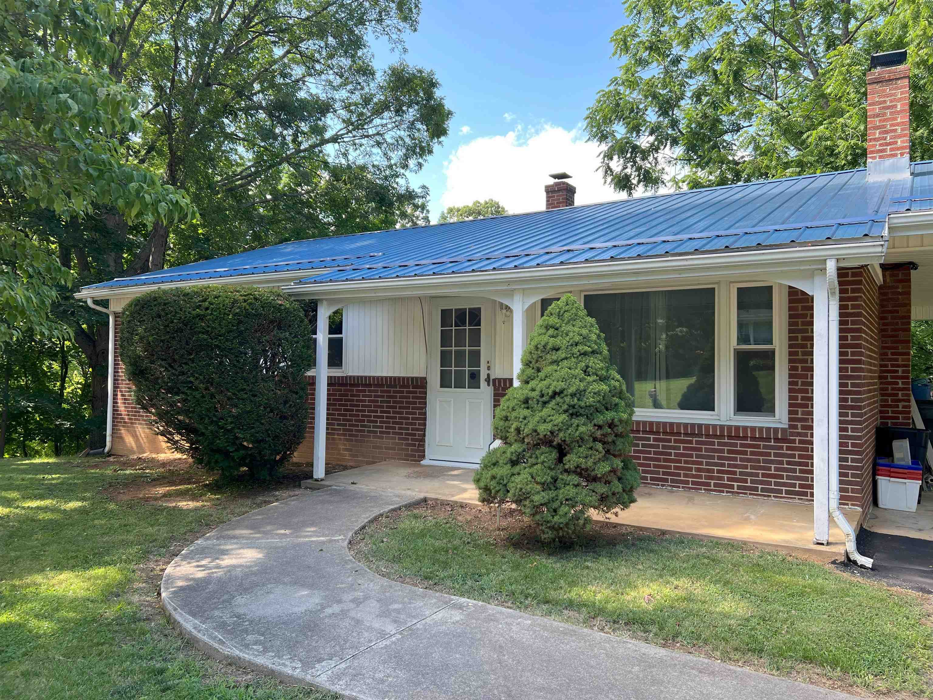 414 DEVON RD, STAUNTON, Virginia 24401, 3 Bedrooms Bedrooms, ,1 BathroomBathrooms,Residential,414 DEVON RD,666030 MLS # 666030