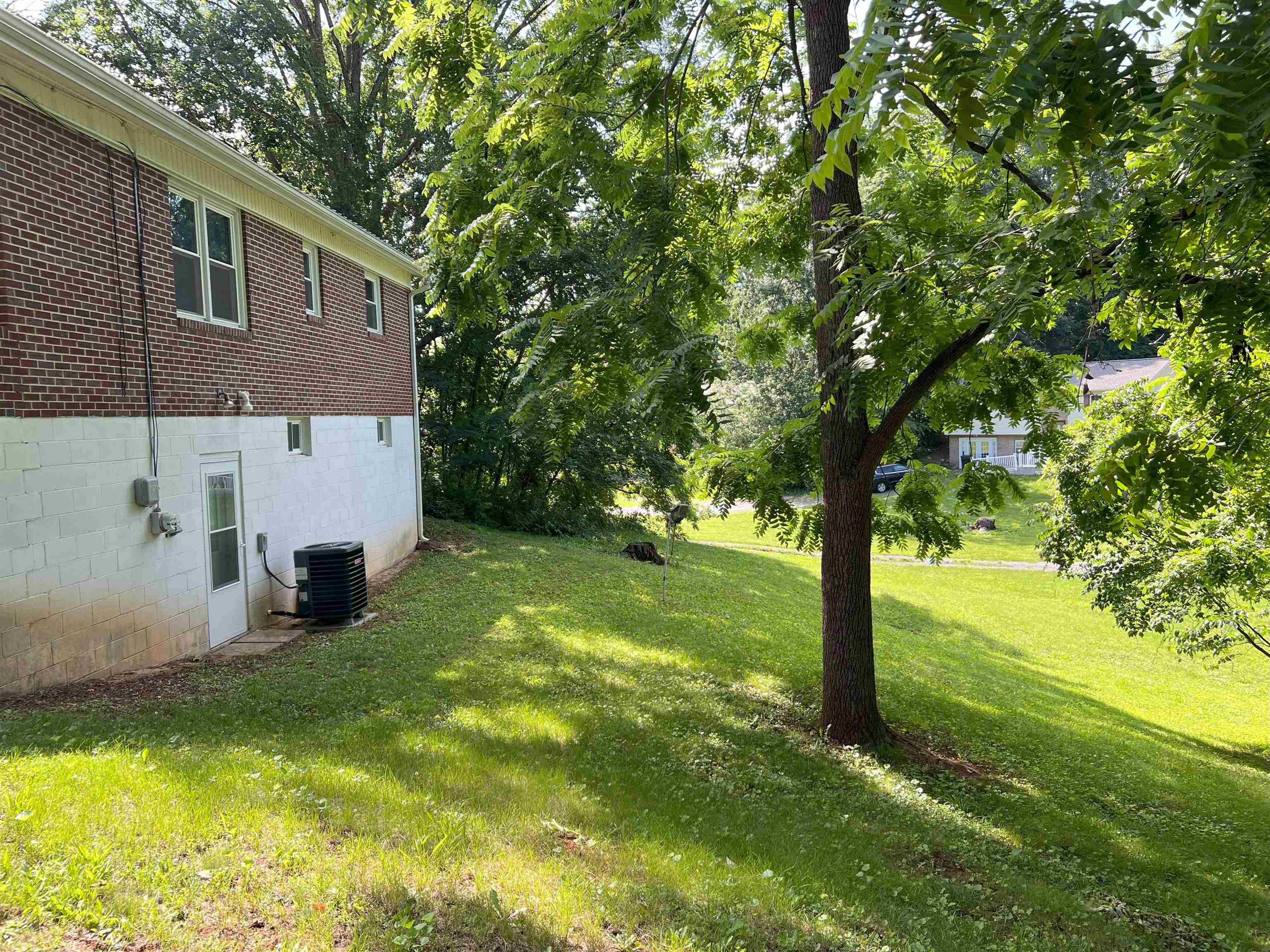 414 DEVON RD, STAUNTON, Virginia 24401, 3 Bedrooms Bedrooms, ,1 BathroomBathrooms,Residential,414 DEVON RD,666030 MLS # 666030
