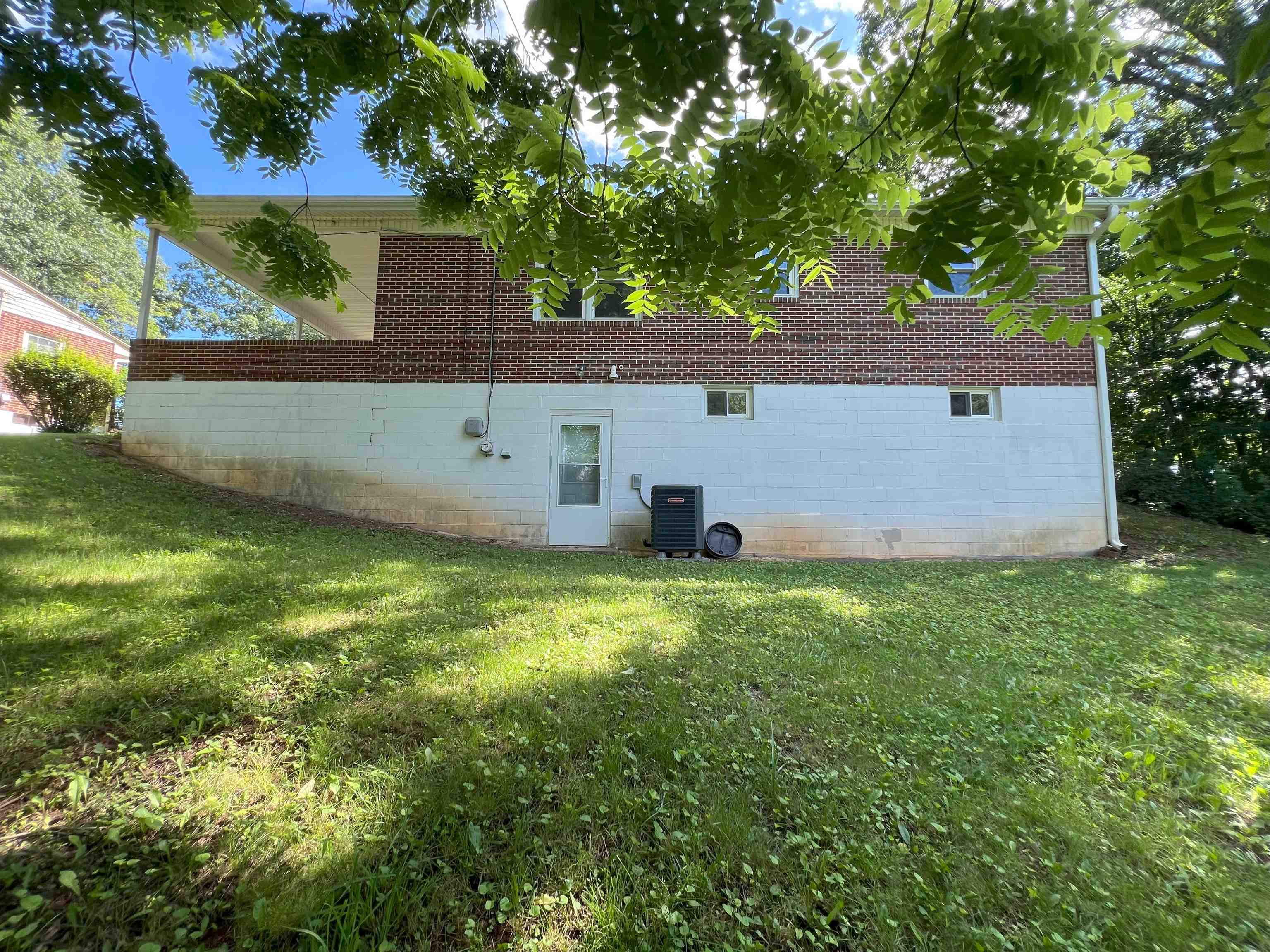 414 DEVON RD, STAUNTON, Virginia 24401, 3 Bedrooms Bedrooms, ,1 BathroomBathrooms,Residential,414 DEVON RD,666030 MLS # 666030