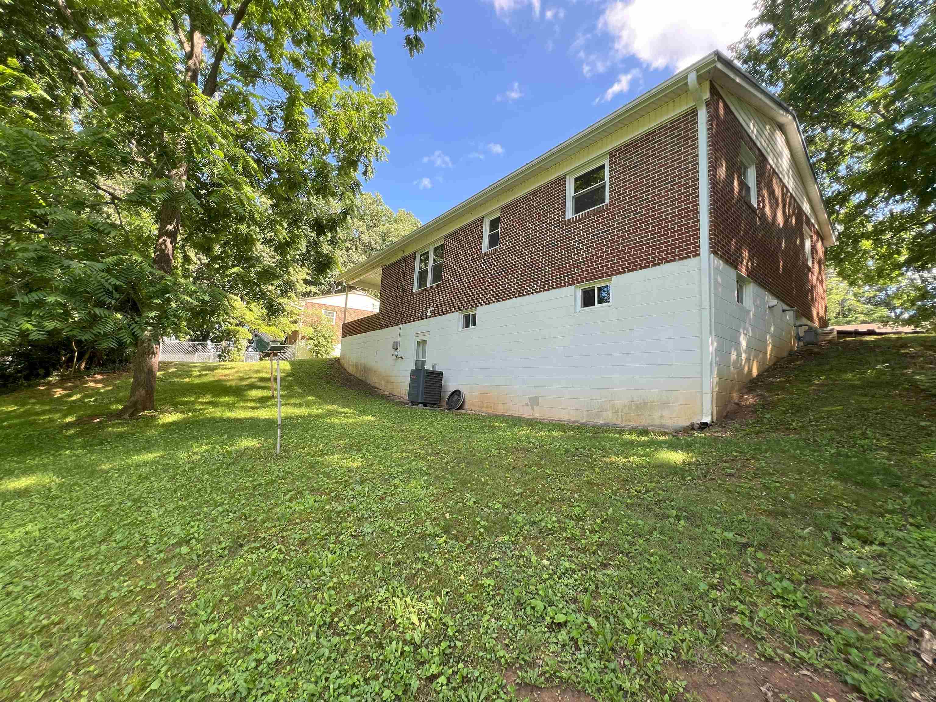414 DEVON RD, STAUNTON, Virginia 24401, 3 Bedrooms Bedrooms, ,1 BathroomBathrooms,Residential,414 DEVON RD,666030 MLS # 666030