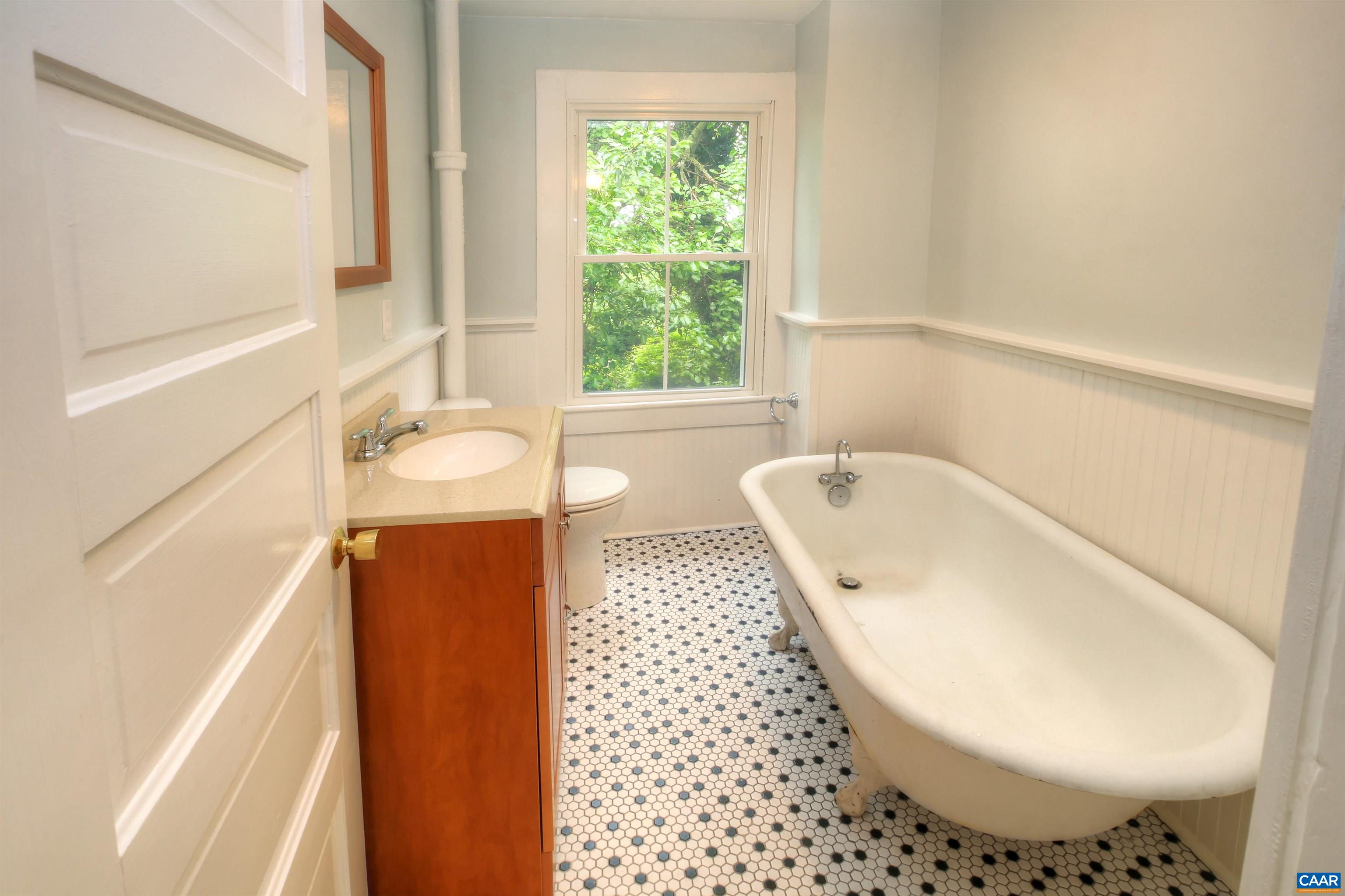 618 S 1ST ST, CHARLOTTESVILLE, Virginia 22902, 2 Bedrooms Bedrooms, ,2 BathroomsBathrooms,Residential,618 S 1ST ST,666035 MLS # 666035