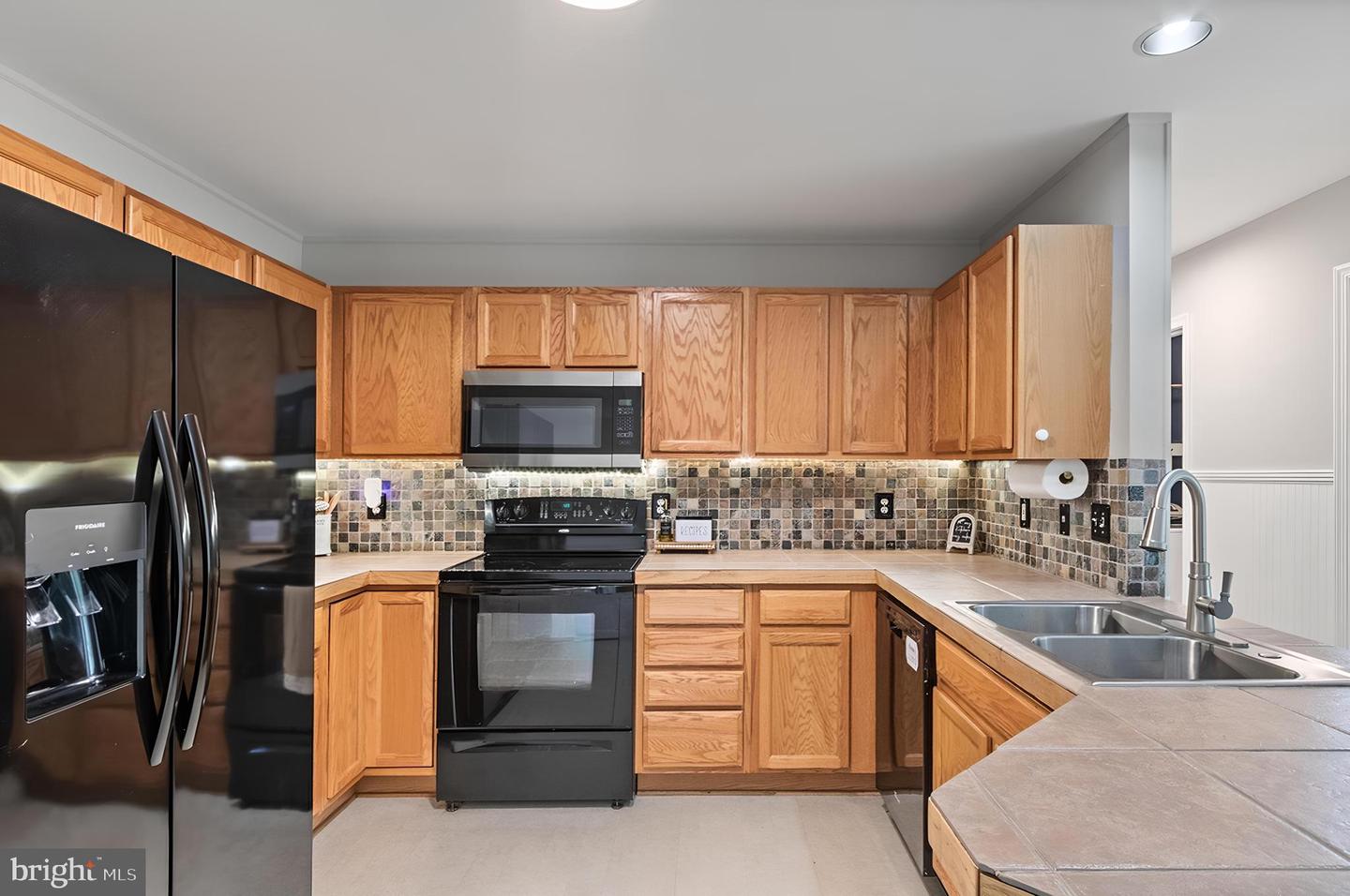 9522 HICKORY HILL DR, FREDERICKSBURG, Virginia 22408, 4 Bedrooms Bedrooms, ,2 BathroomsBathrooms,Residential,For sale,9522 HICKORY HILL DR,VASP2033070 MLS # VASP2033070