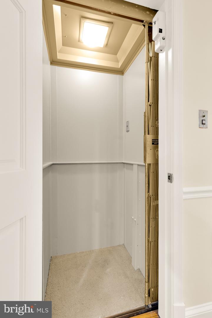 1802 24TH ST S, ARLINGTON, Virginia 22202, 3 Bedrooms Bedrooms, ,3 BathroomsBathrooms,Residential,For sale,1802 24TH ST S,VAAR2057602 MLS # VAAR2057602