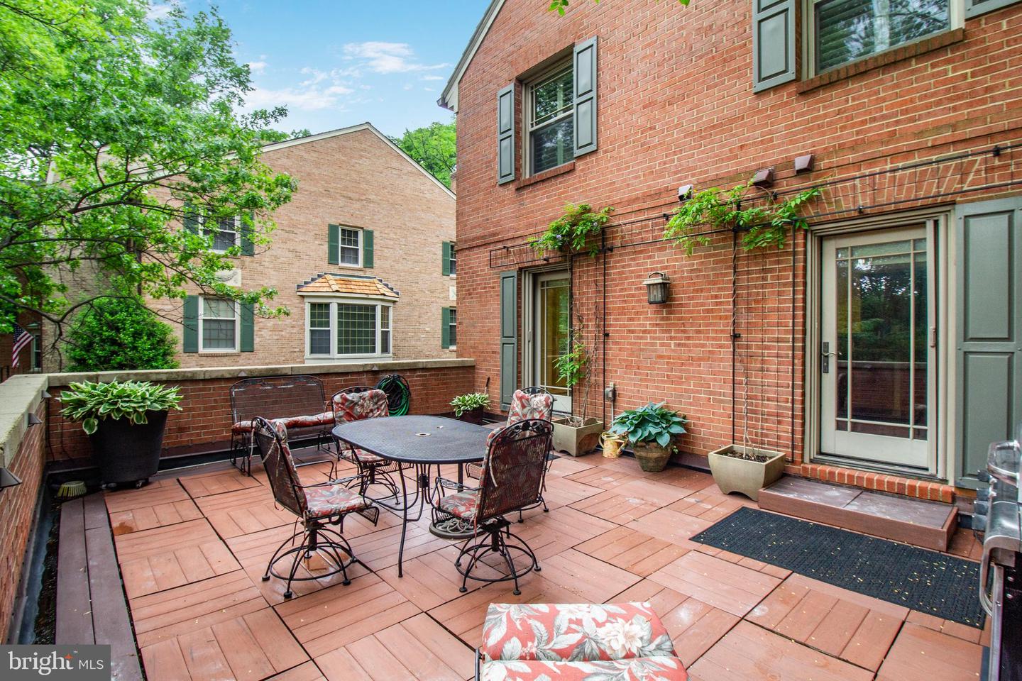 1802 24TH ST S, ARLINGTON, Virginia 22202, 3 Bedrooms Bedrooms, ,3 BathroomsBathrooms,Residential,For sale,1802 24TH ST S,VAAR2057602 MLS # VAAR2057602