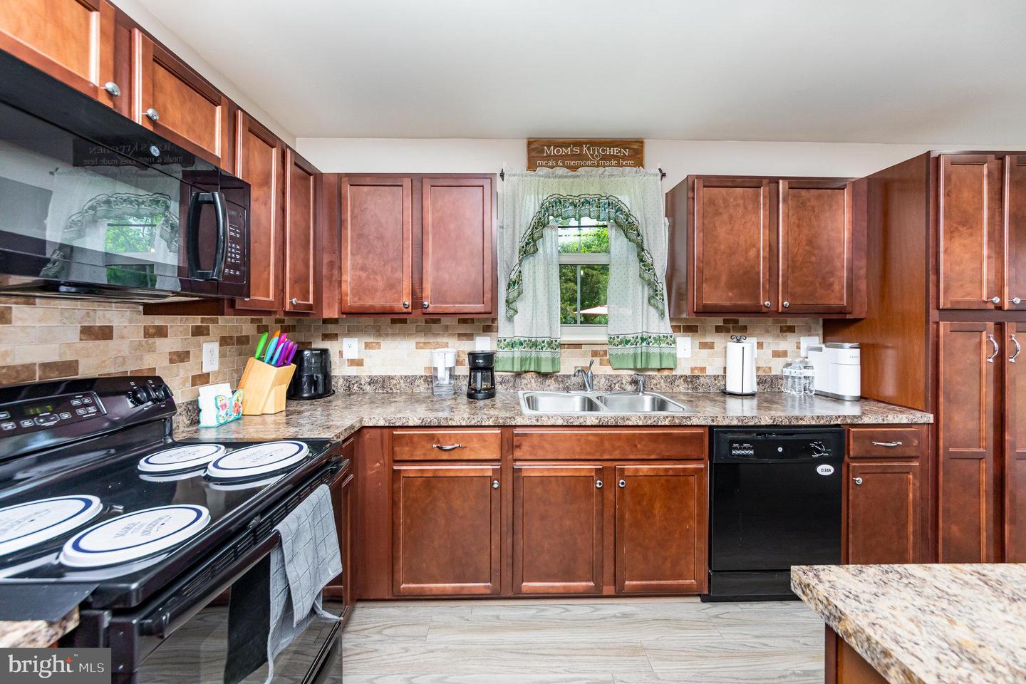 9121 FREEMANS FORD RD, REMINGTON, Virginia 22734, 3 Bedrooms Bedrooms, ,2 BathroomsBathrooms,Residential,For sale,9121 FREEMANS FORD RD,VAFQ2016686 MLS # VAFQ2016686