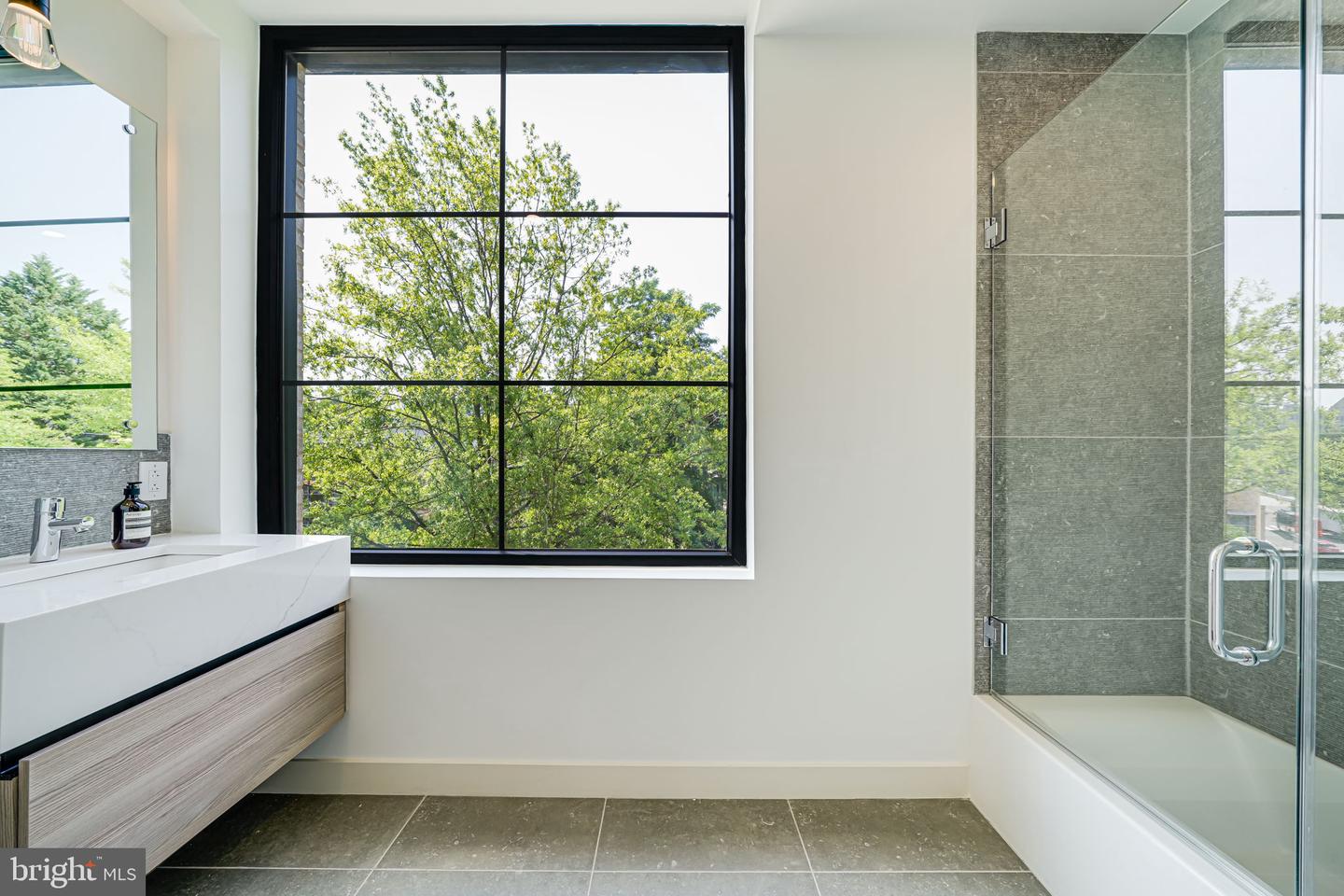 2901 NEWARK ST NW, WASHINGTON, District Of Columbia 20008, 2 Bedrooms Bedrooms, ,2 BathroomsBathrooms,Residential,For sale,2901 NEWARK ST NW,DCDC2201556 MLS # DCDC2201556