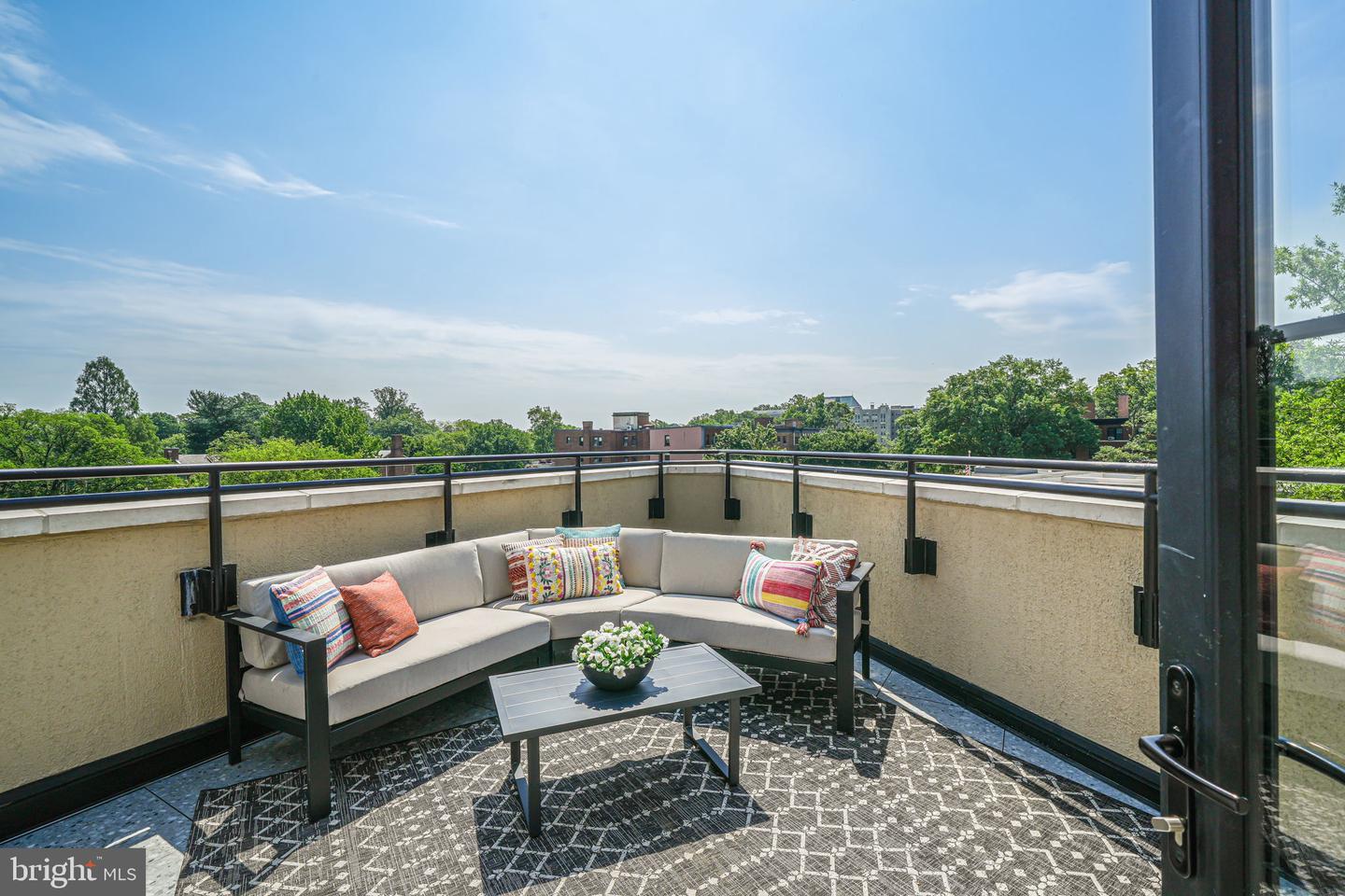 2901 NEWARK ST NW, WASHINGTON, District Of Columbia 20008, 2 Bedrooms Bedrooms, ,2 BathroomsBathrooms,Residential,For sale,2901 NEWARK ST NW,DCDC2201556 MLS # DCDC2201556