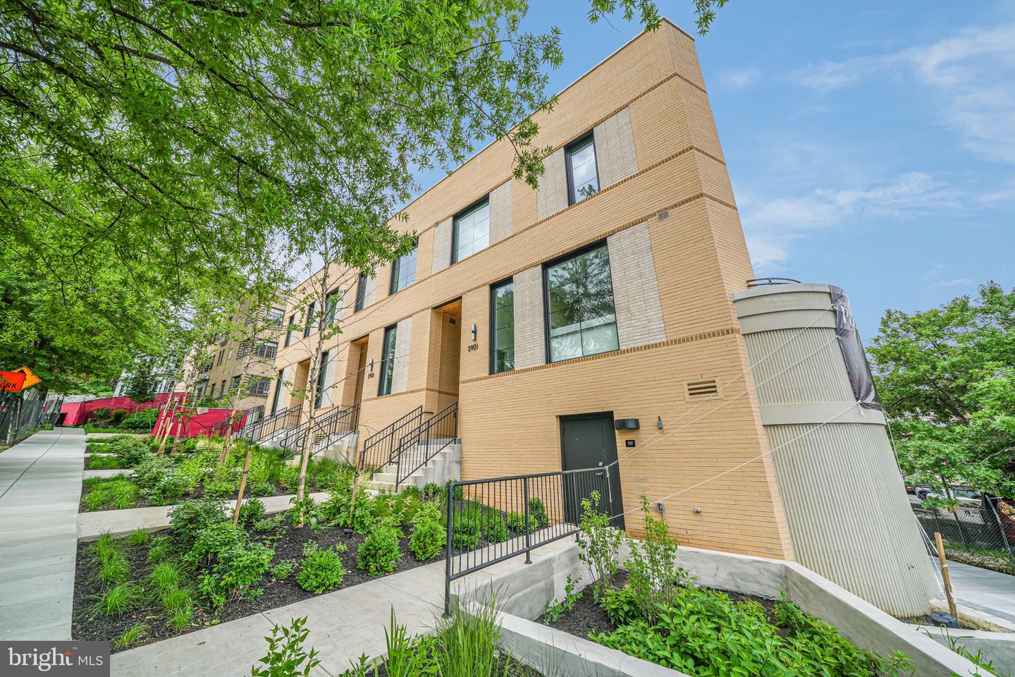 2901 NEWARK ST NW, WASHINGTON, District Of Columbia 20008, 2 Bedrooms Bedrooms, ,2 BathroomsBathrooms,Residential,For sale,2901 NEWARK ST NW,DCDC2201556 MLS # DCDC2201556