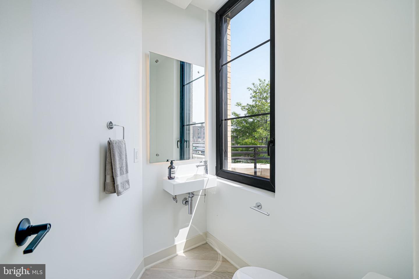 2901 NEWARK ST NW, WASHINGTON, District Of Columbia 20008, 2 Bedrooms Bedrooms, ,2 BathroomsBathrooms,Residential,For sale,2901 NEWARK ST NW,DCDC2201556 MLS # DCDC2201556