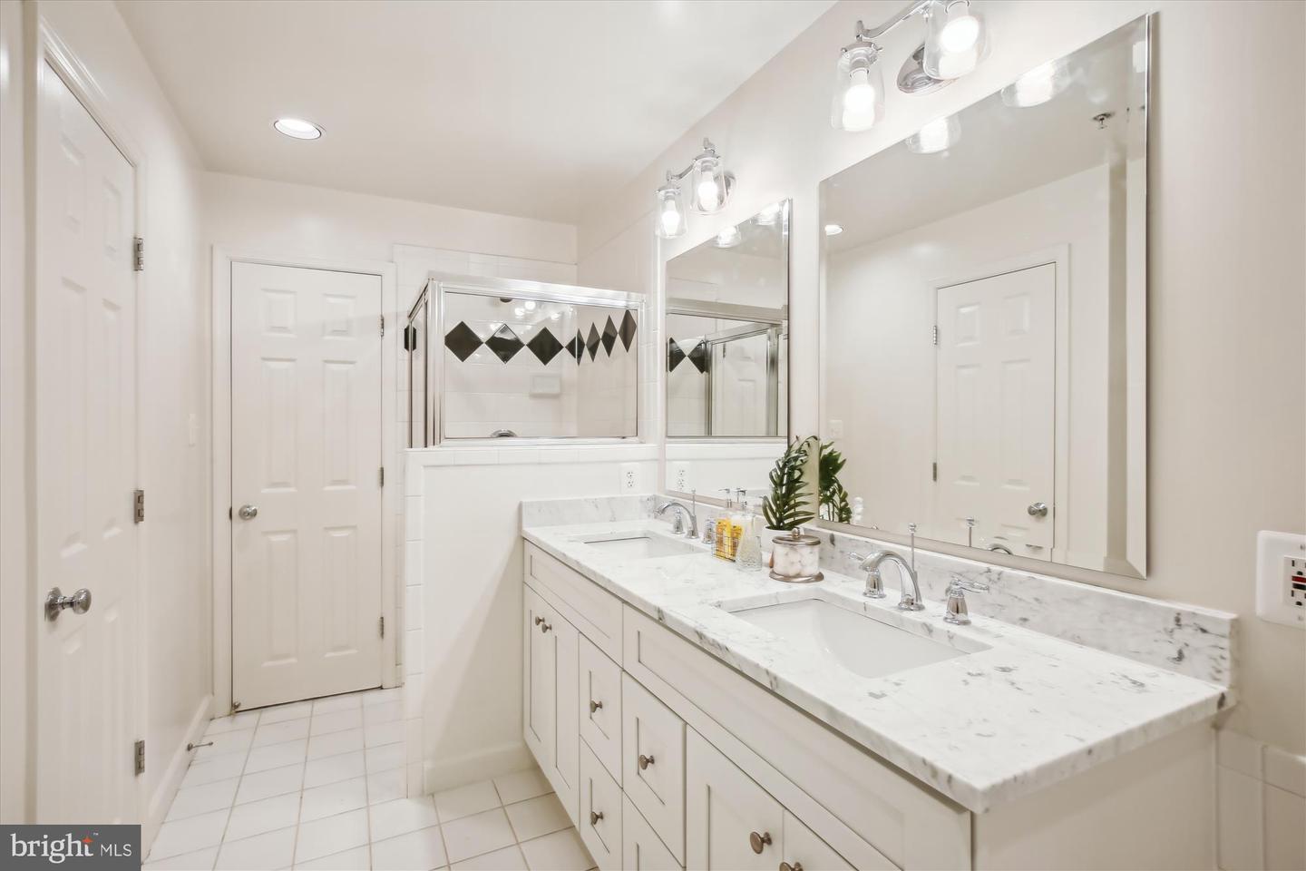 790 N WAKEFIELD ST, ARLINGTON, Virginia 22203, 4 Bedrooms Bedrooms, ,4 BathroomsBathrooms,Residential,For sale,790 N WAKEFIELD ST,VAAR2058074 MLS # VAAR2058074