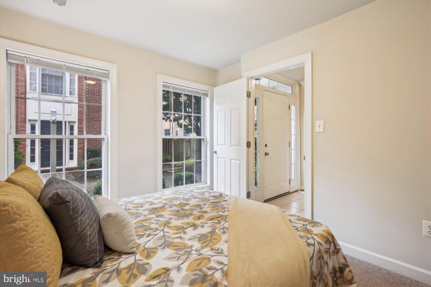 790 N WAKEFIELD ST, ARLINGTON, Virginia 22203, 4 Bedrooms Bedrooms, ,4 BathroomsBathrooms,Residential,For sale,790 N WAKEFIELD ST,VAAR2058074 MLS # VAAR2058074