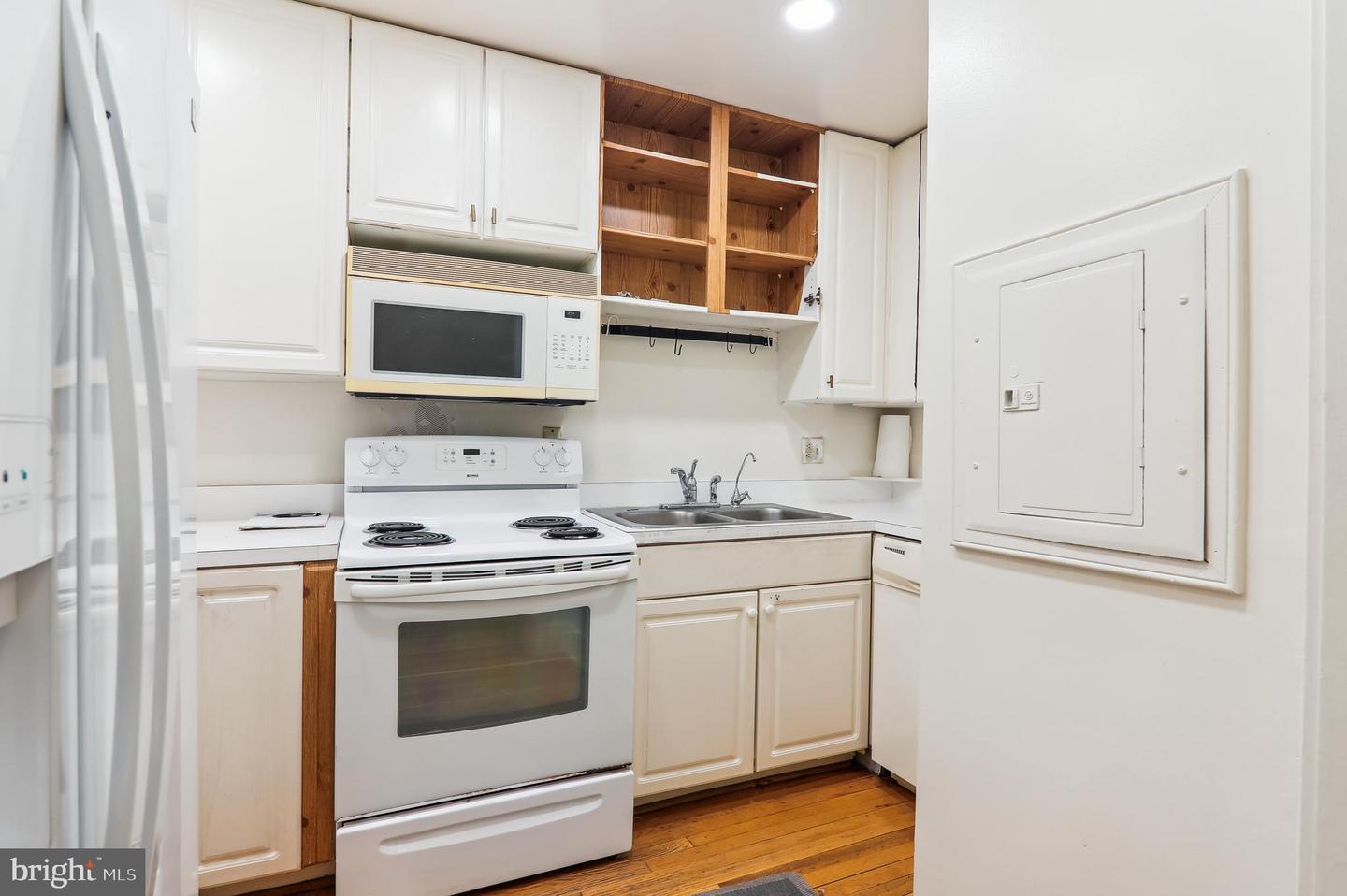 3060 16TH ST NW #110, WASHINGTON, District Of Columbia 20009, 2 Bedrooms Bedrooms, ,1 BathroomBathrooms,Residential,For sale,3060 16TH ST NW #110,DCDC2202684 MLS # DCDC2202684