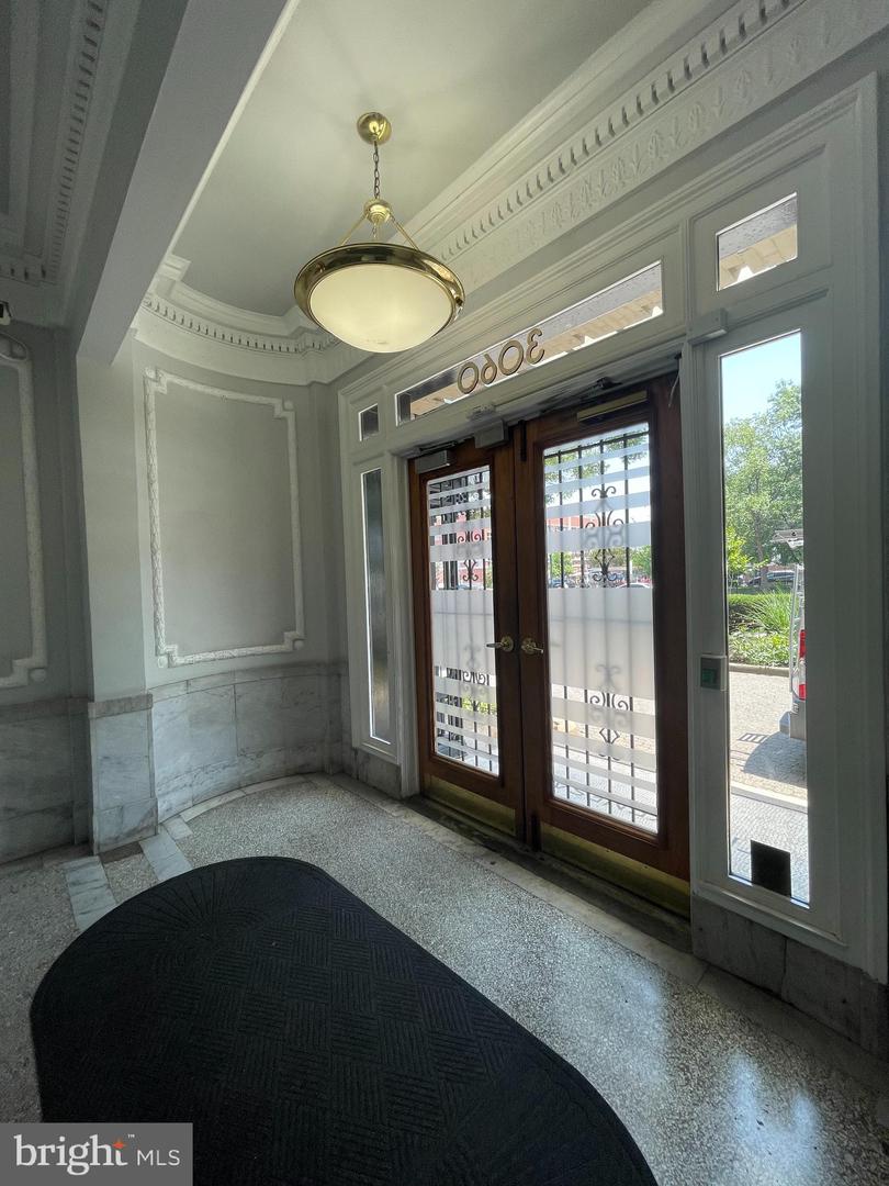 3060 16TH ST NW #110, WASHINGTON, District Of Columbia 20009, 2 Bedrooms Bedrooms, ,1 BathroomBathrooms,Residential,For sale,3060 16TH ST NW #110,DCDC2202684 MLS # DCDC2202684
