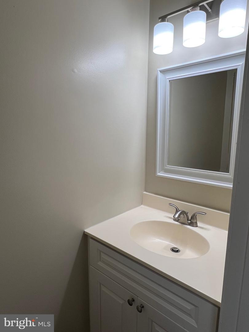 8530 RAGLAN RD, VIENNA, Virginia 22182, 4 Bedrooms Bedrooms, ,3 BathroomsBathrooms,Residential,For sale,8530 RAGLAN RD,VAFX2245098 MLS # VAFX2245098