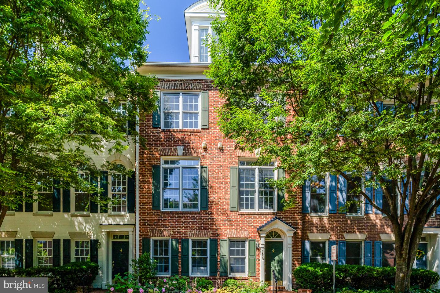 1650 COLONIAL HILLS DR, MCLEAN, Virginia 22102, 3 Bedrooms Bedrooms, ,3 BathroomsBathrooms,Residential,For sale,1650 COLONIAL HILLS DR,VAFX2245982 MLS # VAFX2245982