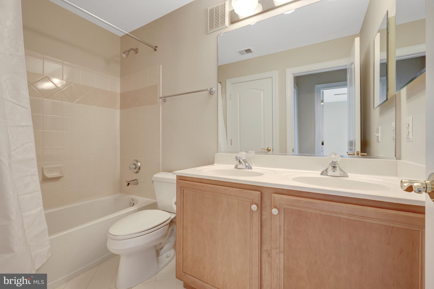 1650 COLONIAL HILLS DR, MCLEAN, Virginia 22102, 3 Bedrooms Bedrooms, ,3 BathroomsBathrooms,Residential,For sale,1650 COLONIAL HILLS DR,VAFX2245982 MLS # VAFX2245982