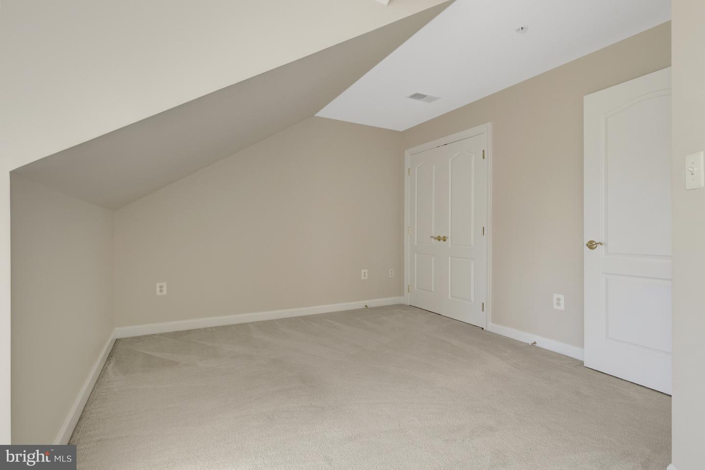 1650 COLONIAL HILLS DR, MCLEAN, Virginia 22102, 3 Bedrooms Bedrooms, ,3 BathroomsBathrooms,Residential,For sale,1650 COLONIAL HILLS DR,VAFX2245982 MLS # VAFX2245982