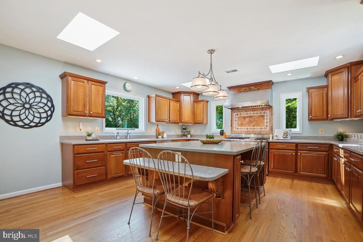 4604 PARK RD, ALEXANDRIA, Virginia 22312, 5 Bedrooms Bedrooms, ,3 BathroomsBathrooms,Residential,For sale,4604 PARK RD,VAFX2246038 MLS # VAFX2246038