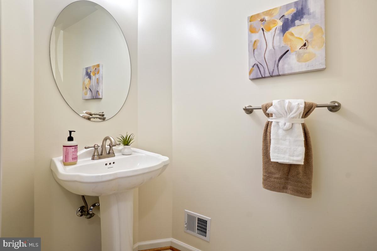 4604 PARK RD, ALEXANDRIA, Virginia 22312, 5 Bedrooms Bedrooms, ,3 BathroomsBathrooms,Residential,For sale,4604 PARK RD,VAFX2246038 MLS # VAFX2246038