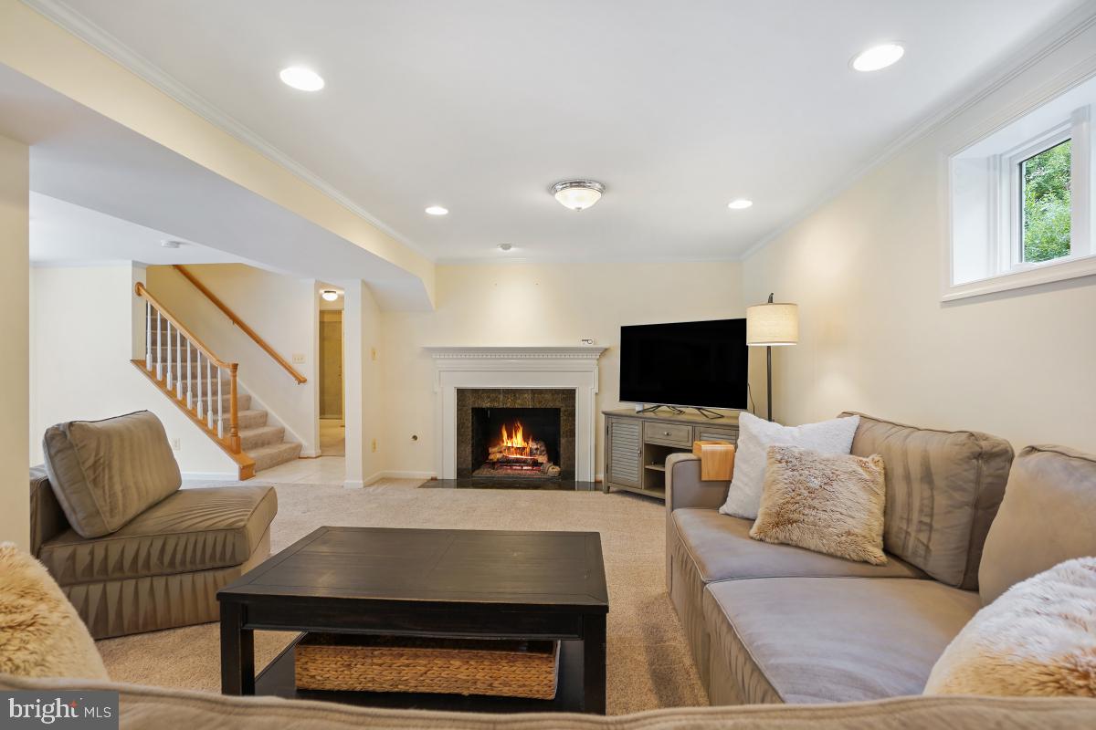 4604 PARK RD, ALEXANDRIA, Virginia 22312, 5 Bedrooms Bedrooms, ,3 BathroomsBathrooms,Residential,For sale,4604 PARK RD,VAFX2246038 MLS # VAFX2246038