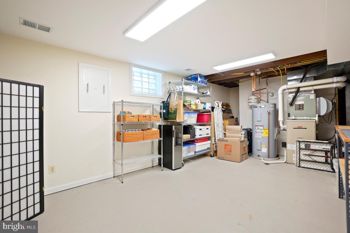 4604 PARK RD, ALEXANDRIA, Virginia 22312, 5 Bedrooms Bedrooms, ,3 BathroomsBathrooms,Residential,For sale,4604 PARK RD,VAFX2246038 MLS # VAFX2246038