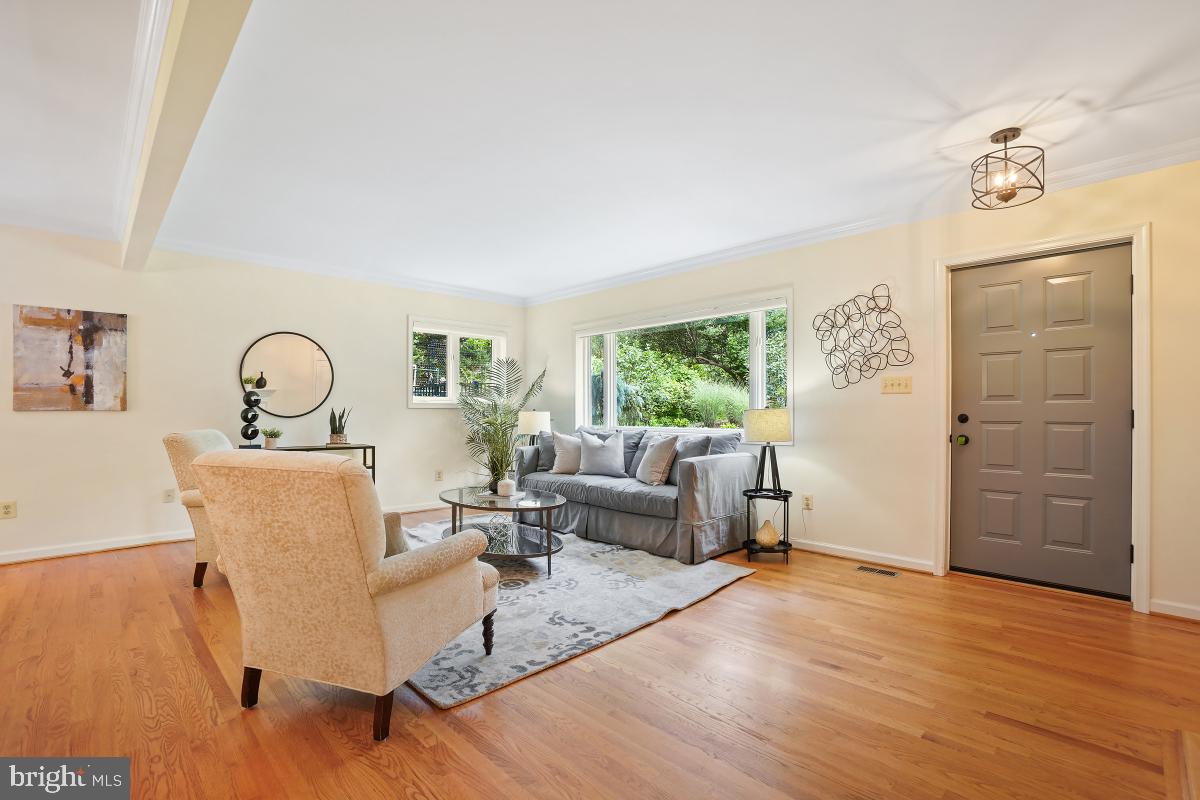 4604 PARK RD, ALEXANDRIA, Virginia 22312, 5 Bedrooms Bedrooms, ,3 BathroomsBathrooms,Residential,For sale,4604 PARK RD,VAFX2246038 MLS # VAFX2246038