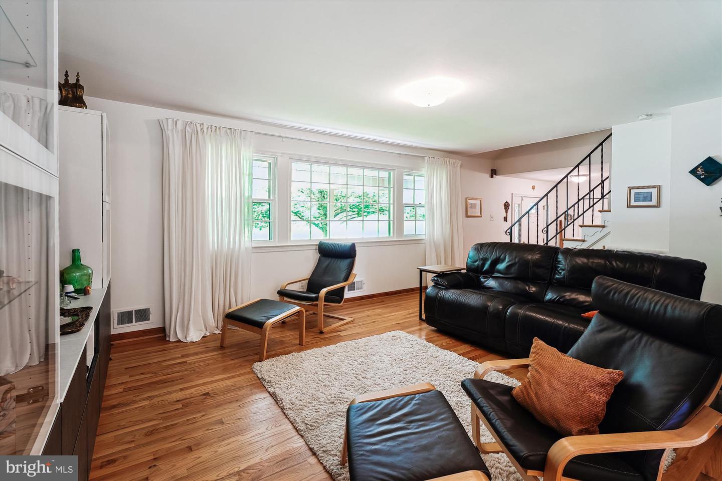 8510 OAKFORD DR, SPRINGFIELD, Virginia 22152, 5 Bedrooms Bedrooms, ,3 BathroomsBathrooms,Residential,For sale,8510 OAKFORD DR,VAFX2246354 MLS # VAFX2246354