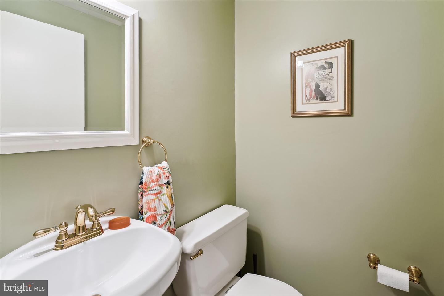 8510 OAKFORD DR, SPRINGFIELD, Virginia 22152, 5 Bedrooms Bedrooms, ,3 BathroomsBathrooms,Residential,For sale,8510 OAKFORD DR,VAFX2246354 MLS # VAFX2246354