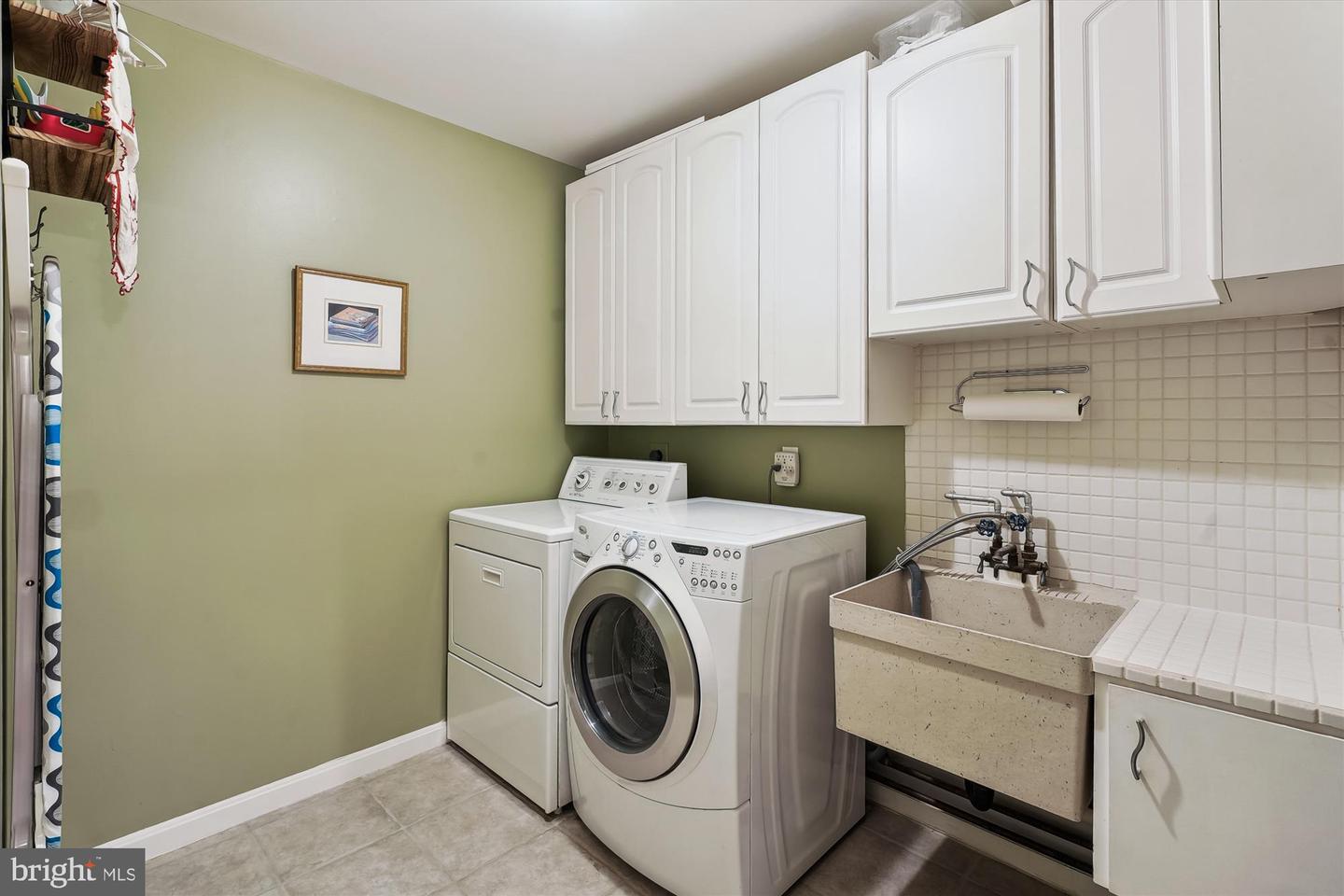 8510 OAKFORD DR, SPRINGFIELD, Virginia 22152, 5 Bedrooms Bedrooms, ,3 BathroomsBathrooms,Residential,For sale,8510 OAKFORD DR,VAFX2246354 MLS # VAFX2246354