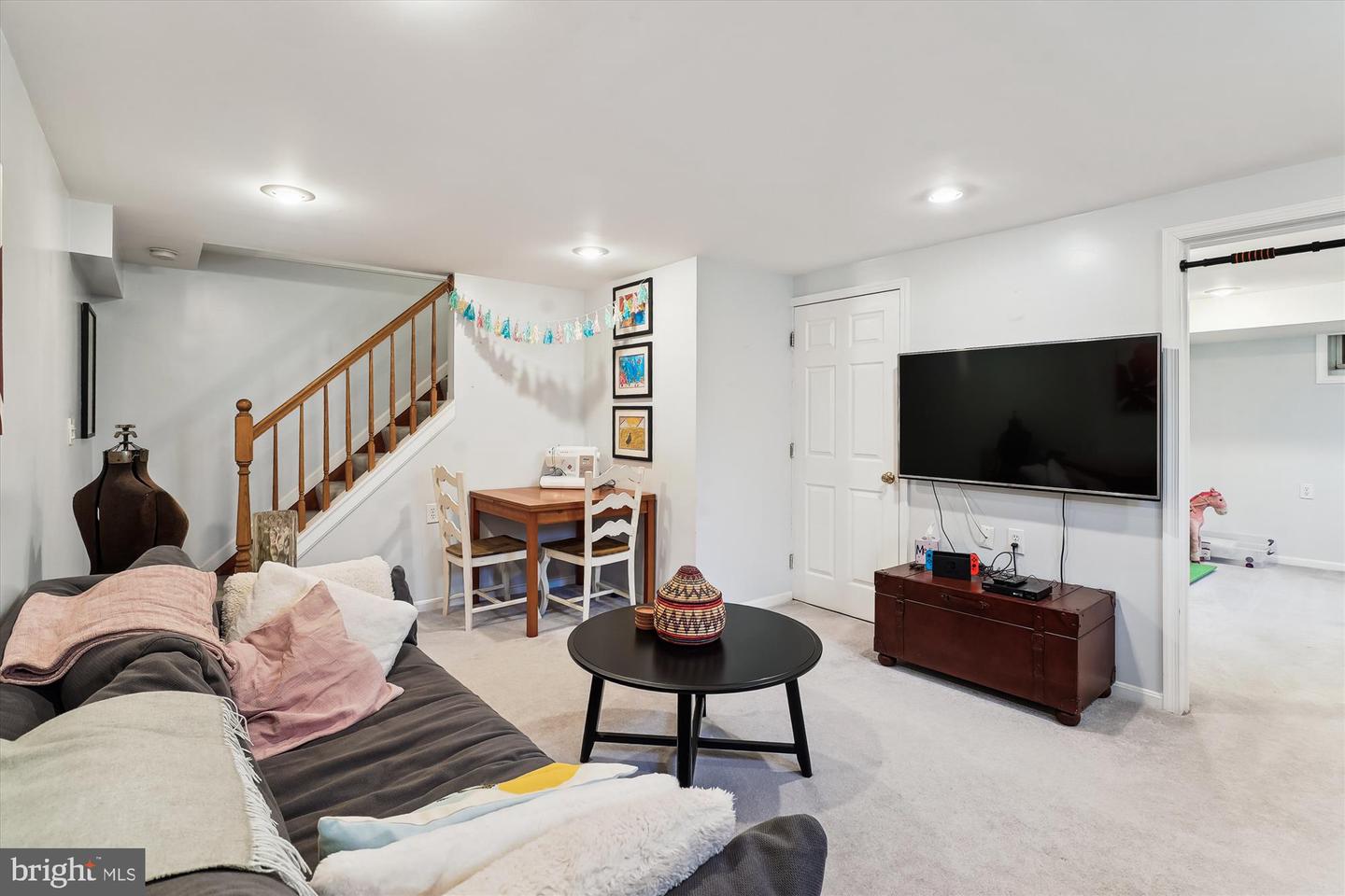 8510 OAKFORD DR, SPRINGFIELD, Virginia 22152, 5 Bedrooms Bedrooms, ,3 BathroomsBathrooms,Residential,For sale,8510 OAKFORD DR,VAFX2246354 MLS # VAFX2246354