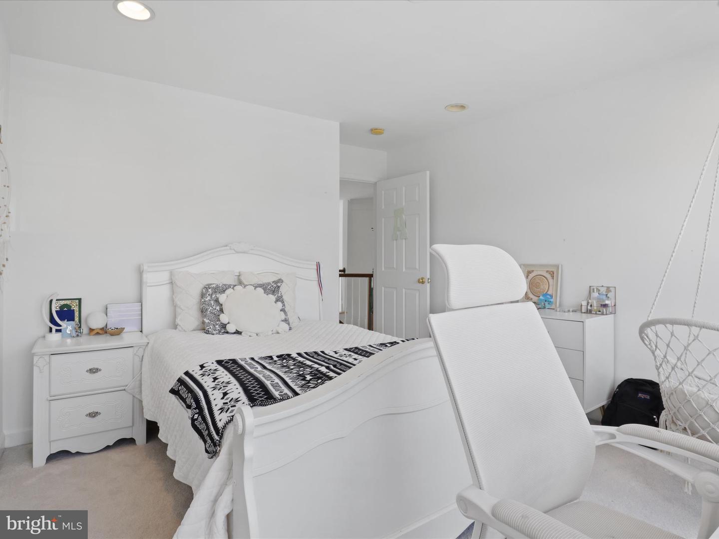 25738 S VILLAGE DR, CHANTILLY, Virginia 20152, 5 Bedrooms Bedrooms, ,4 BathroomsBathrooms,Residential,For sale,25738 S VILLAGE DR,VALO2099028 MLS # VALO2099028