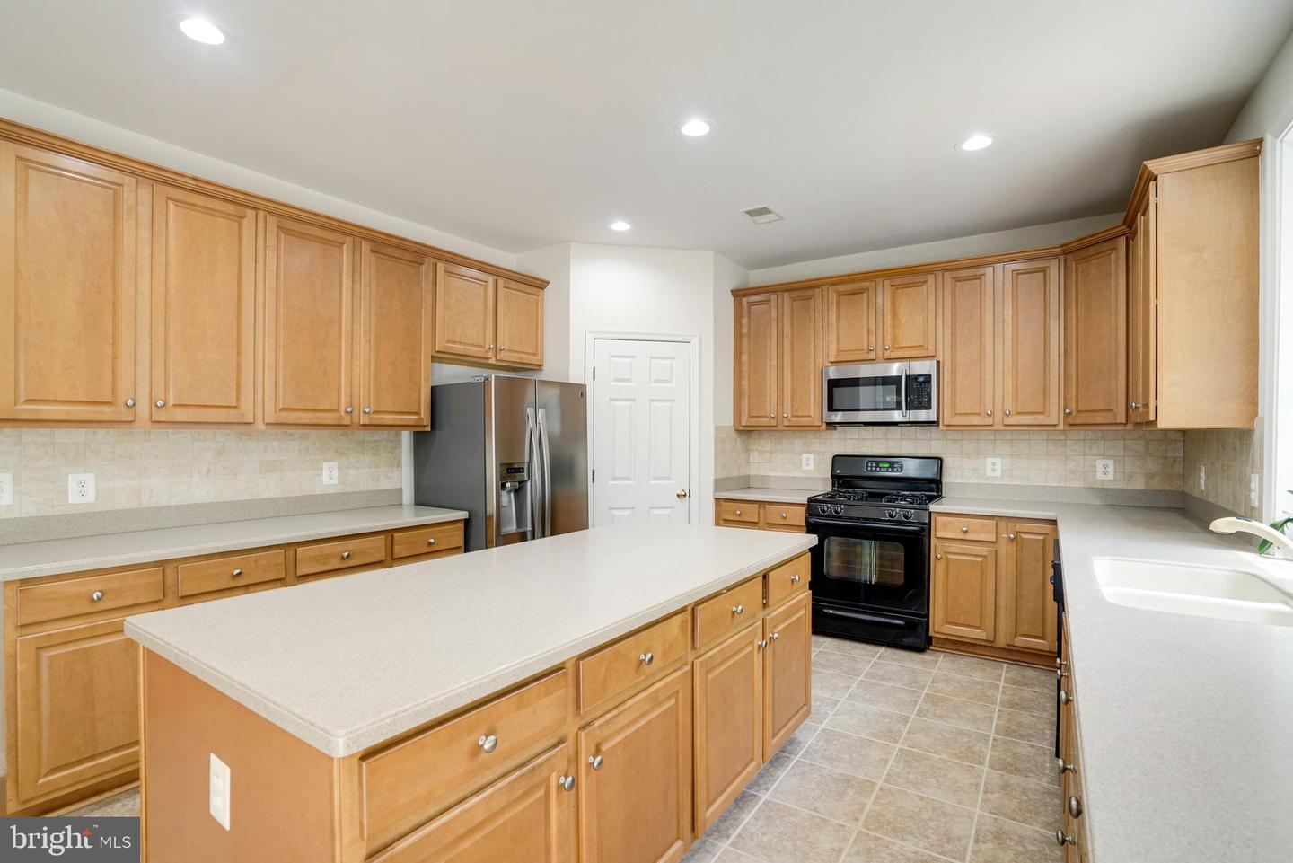 8061 PAPER BIRCH DR, LORTON, Virginia 22079, 4 Bedrooms Bedrooms, ,4 BathroomsBathrooms,Residential,For sale,8061 PAPER BIRCH DR,VAFX2246900 MLS # VAFX2246900