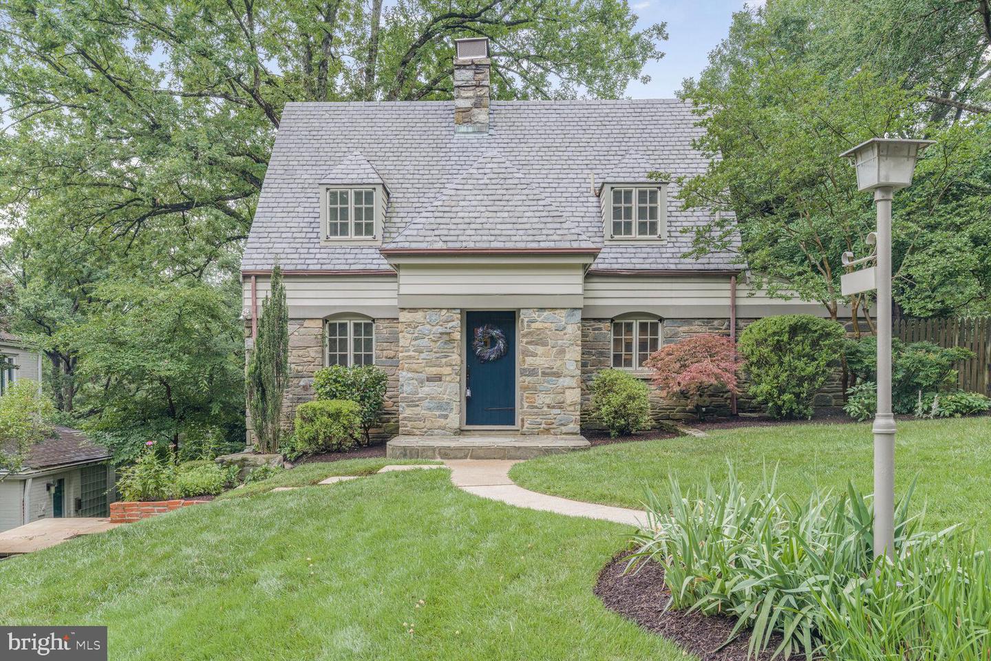 3030 N QUINCY ST, ARLINGTON, Virginia 22207, 4 Bedrooms Bedrooms, ,3 BathroomsBathrooms,Residential,For sale,3030 N QUINCY ST,VAAR2059088 MLS # VAAR2059088