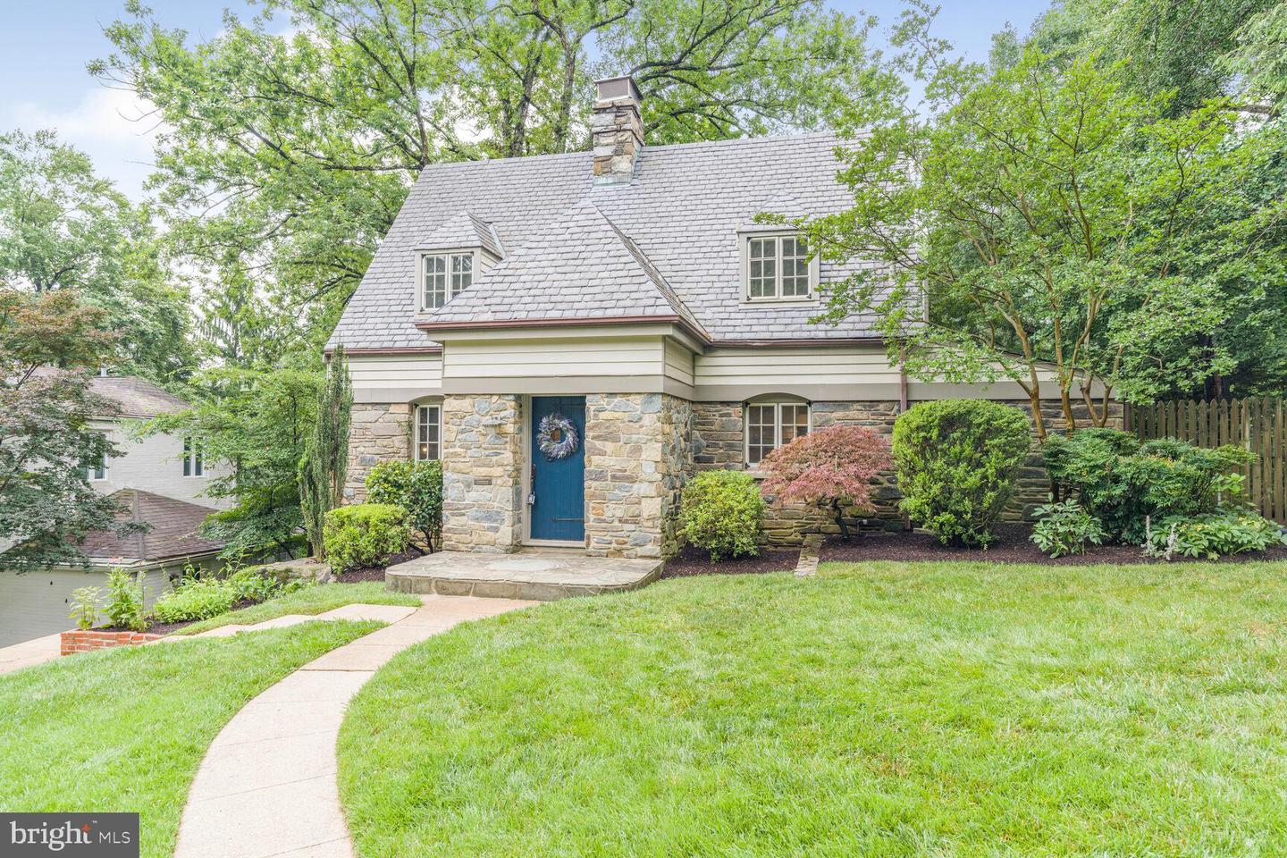 3030 N QUINCY ST, ARLINGTON, Virginia 22207, 4 Bedrooms Bedrooms, ,3 BathroomsBathrooms,Residential,For sale,3030 N QUINCY ST,VAAR2059088 MLS # VAAR2059088