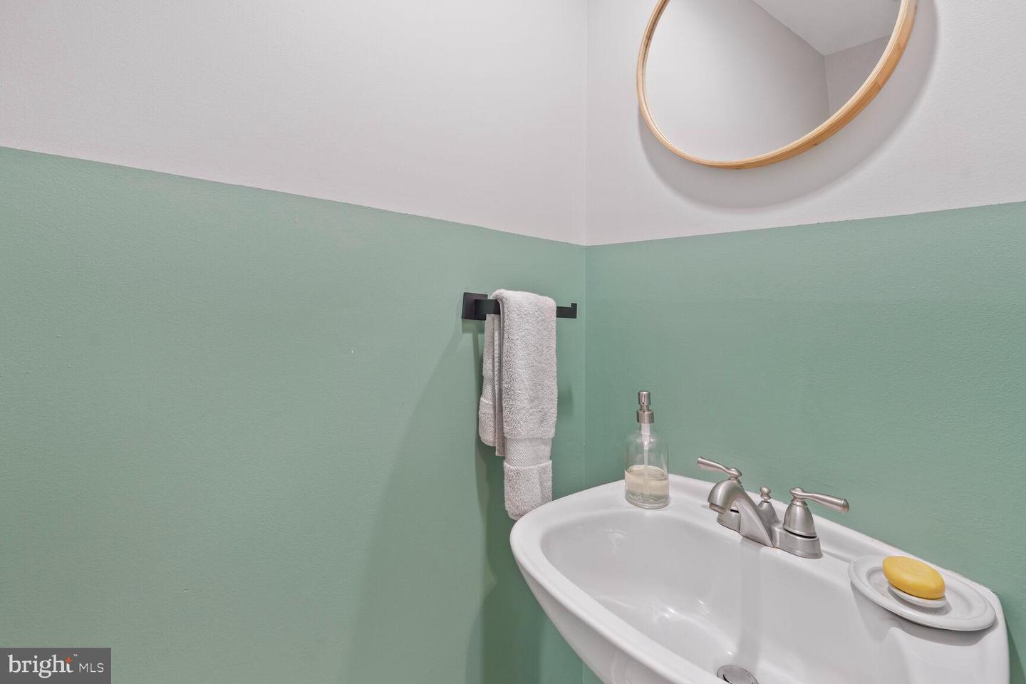 3030 N QUINCY ST, ARLINGTON, Virginia 22207, 4 Bedrooms Bedrooms, ,3 BathroomsBathrooms,Residential,For sale,3030 N QUINCY ST,VAAR2059088 MLS # VAAR2059088